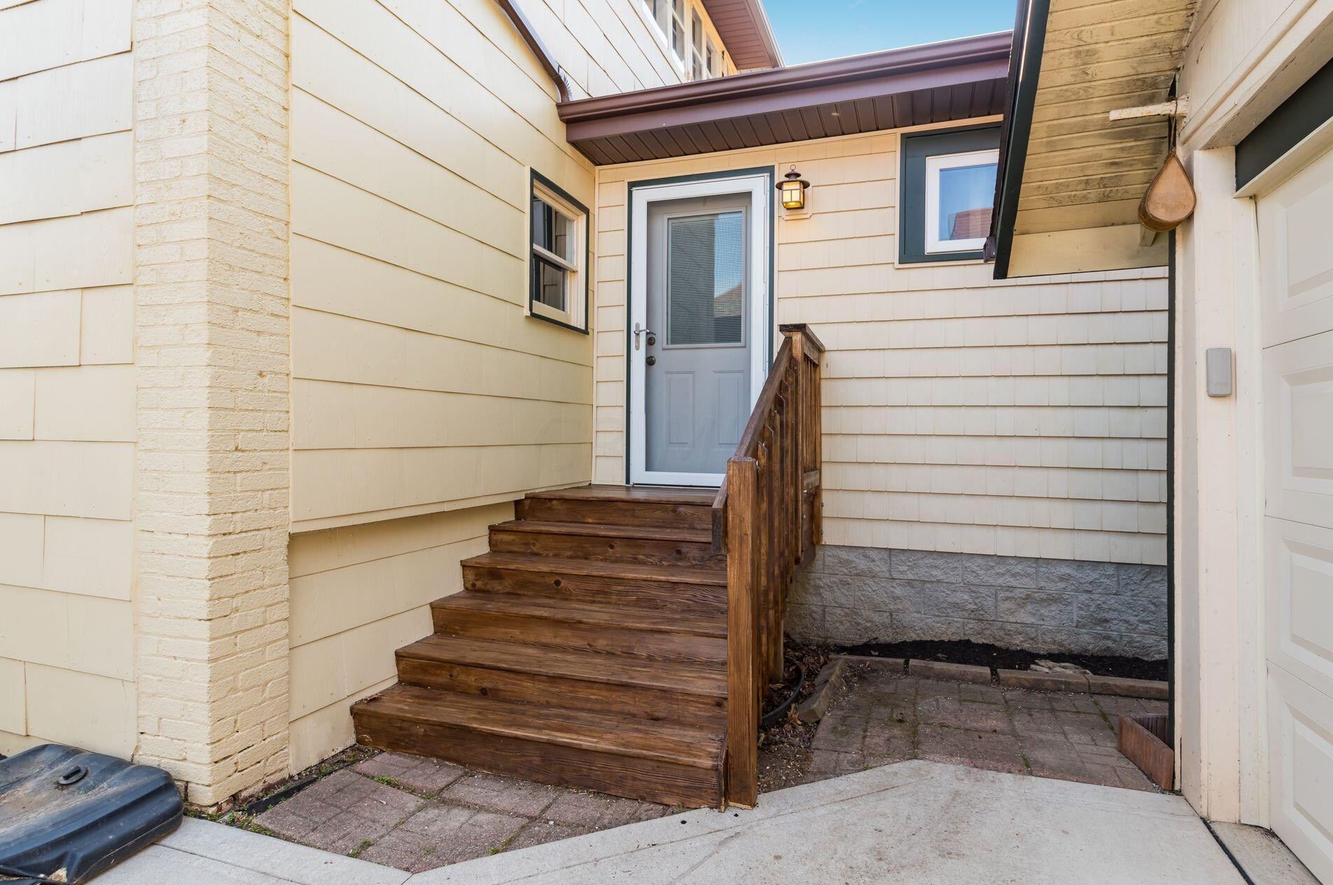 136 Blenheim Rd, Columbus OH 43214-3265 exterior