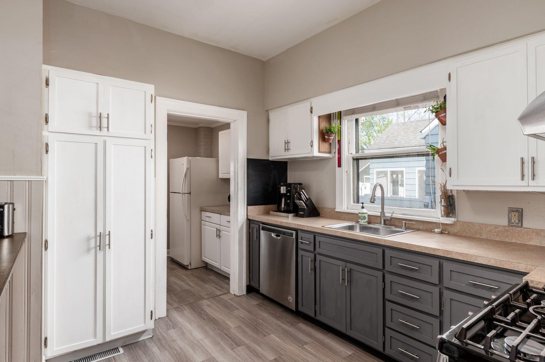 136 Blenheim Rd, Columbus OH 43214-3265 exterior