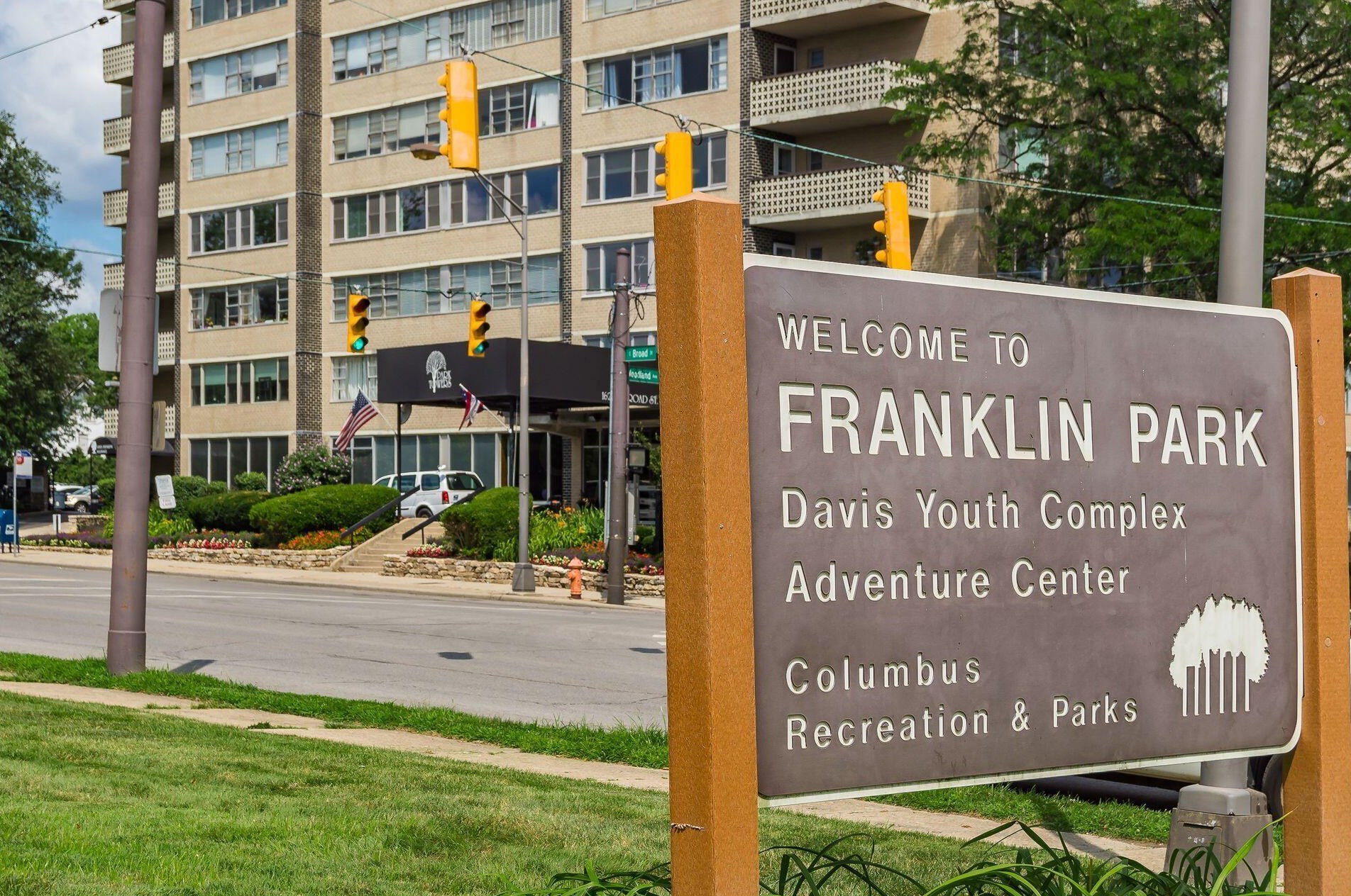 1620 Broad St, Columbus OH  43203-2072 exterior