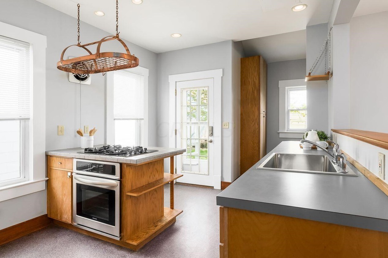 188 Maynard Ave, Columbus OH  43202-3057 exterior