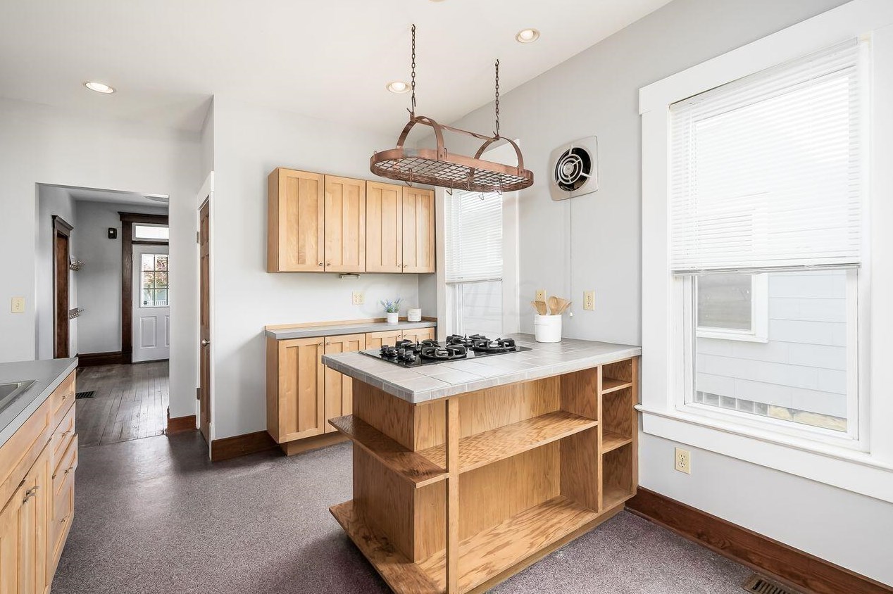 188 Maynard Ave, Columbus OH  43202-3057 exterior