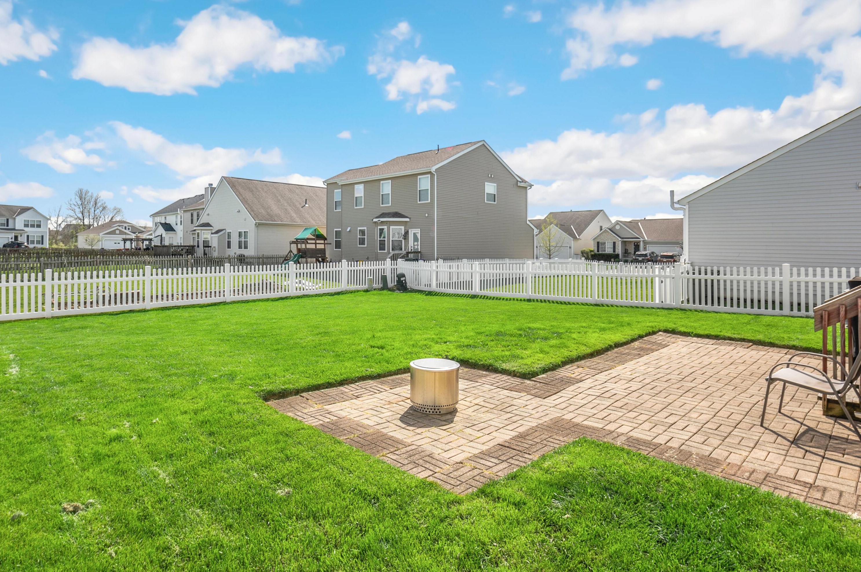 8741 Brenstuhl Park Dr, Blacklick OH  43004-7058 exterior