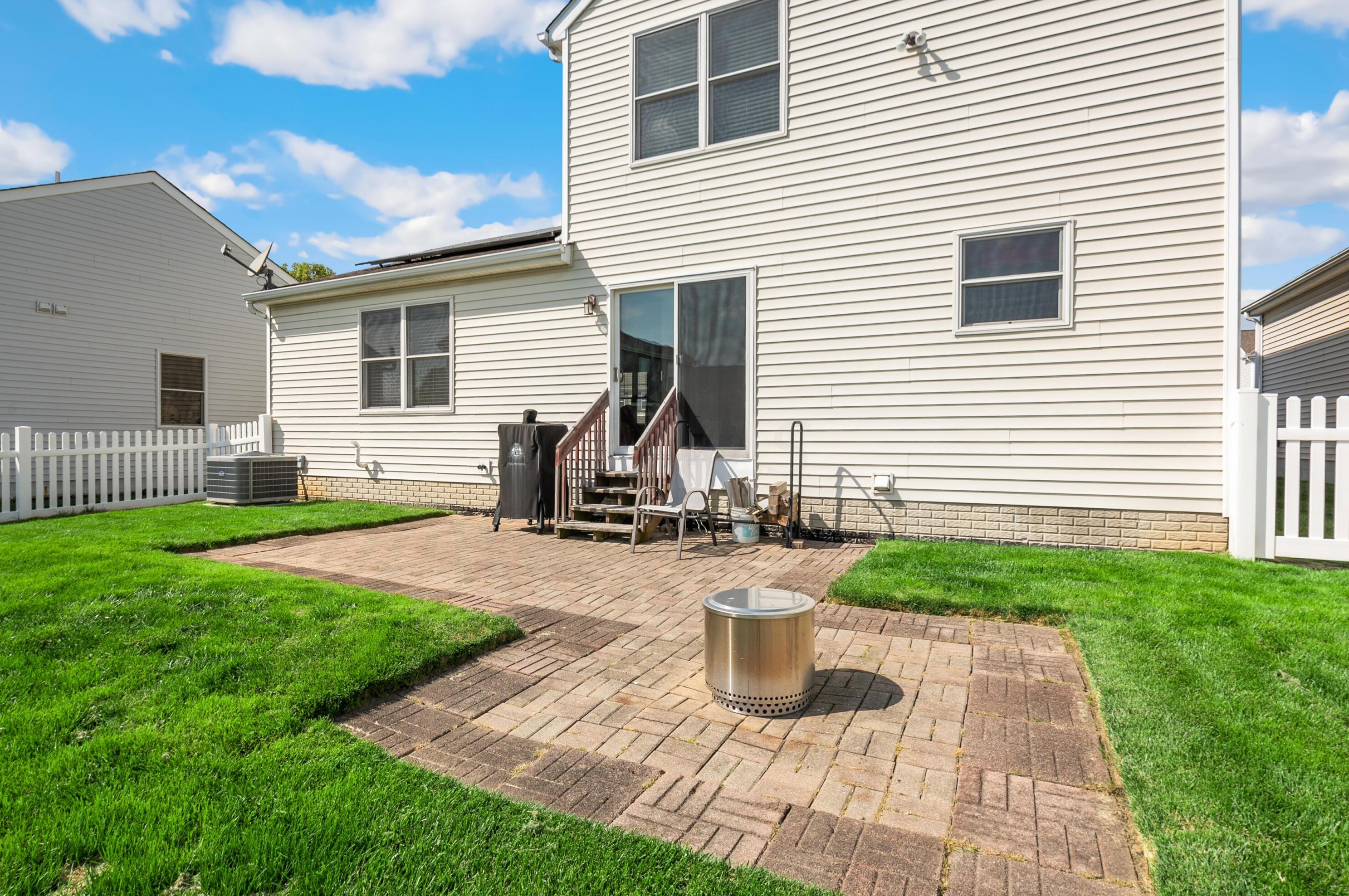 8741 Brenstuhl Park Dr, Blacklick OH  43004-7058 exterior