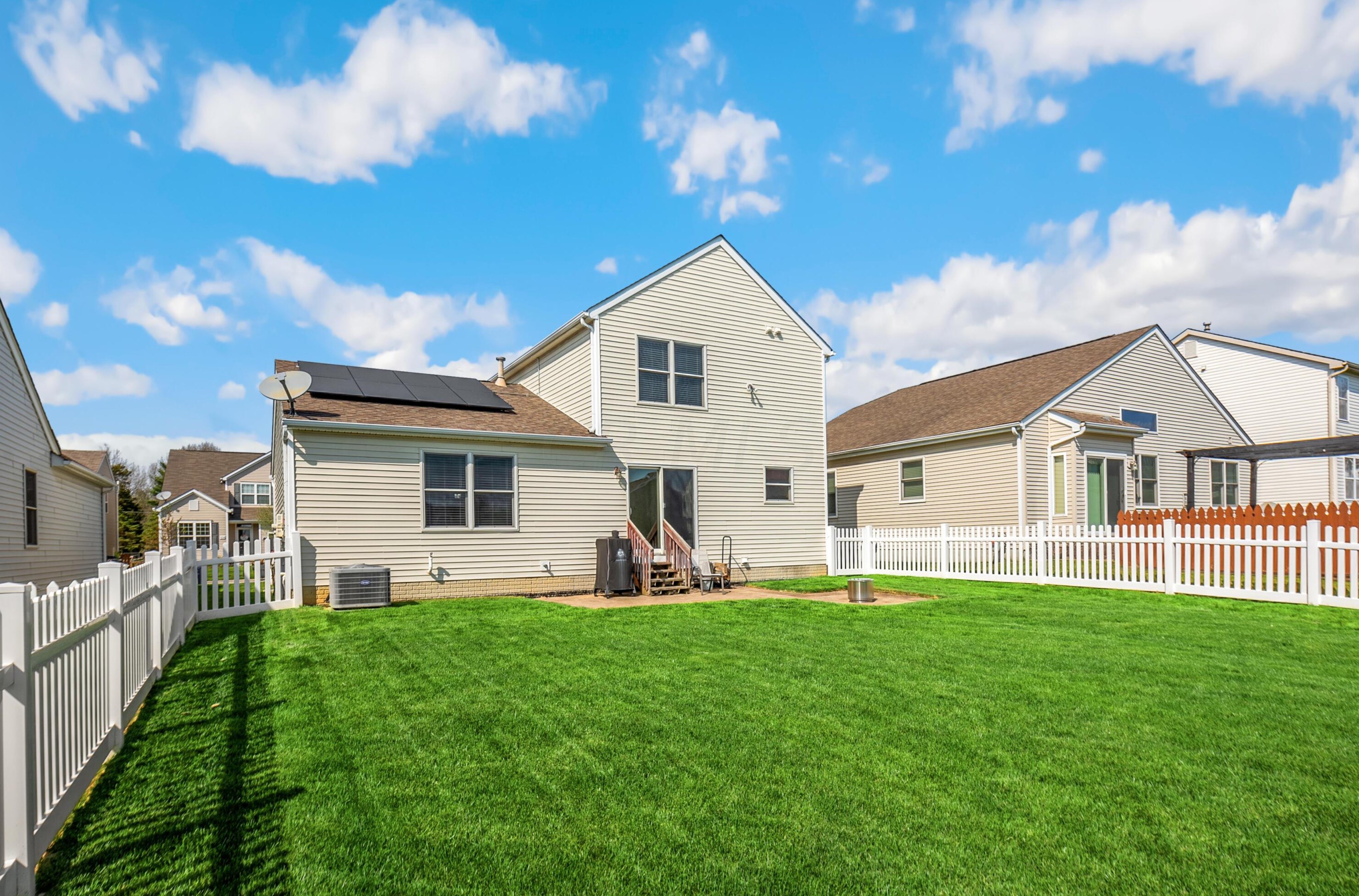 8741 Brenstuhl Park Dr, Blacklick OH  43004-7058 exterior