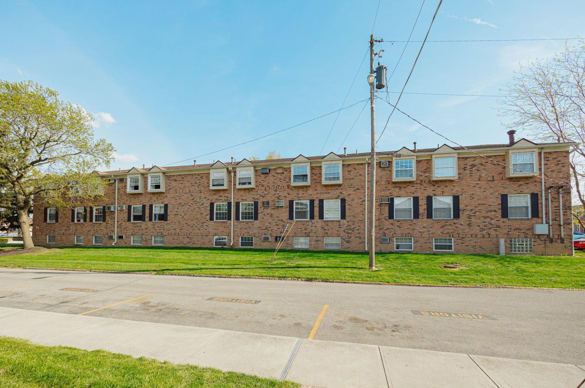 4714 Tarryton Ct, Columbus OH  43228-1549 exterior