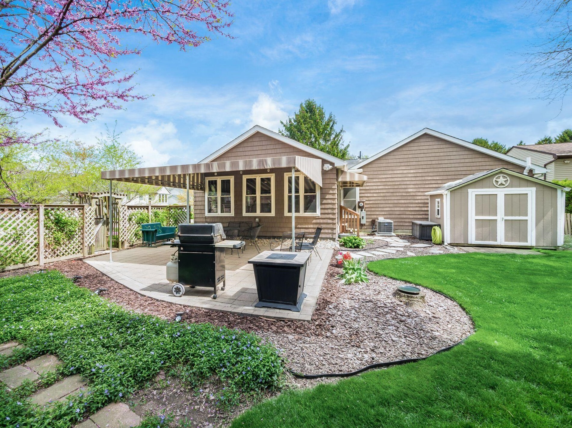 3765 Rochfort Brg Dr, Columbus OH 43221-4579 exterior