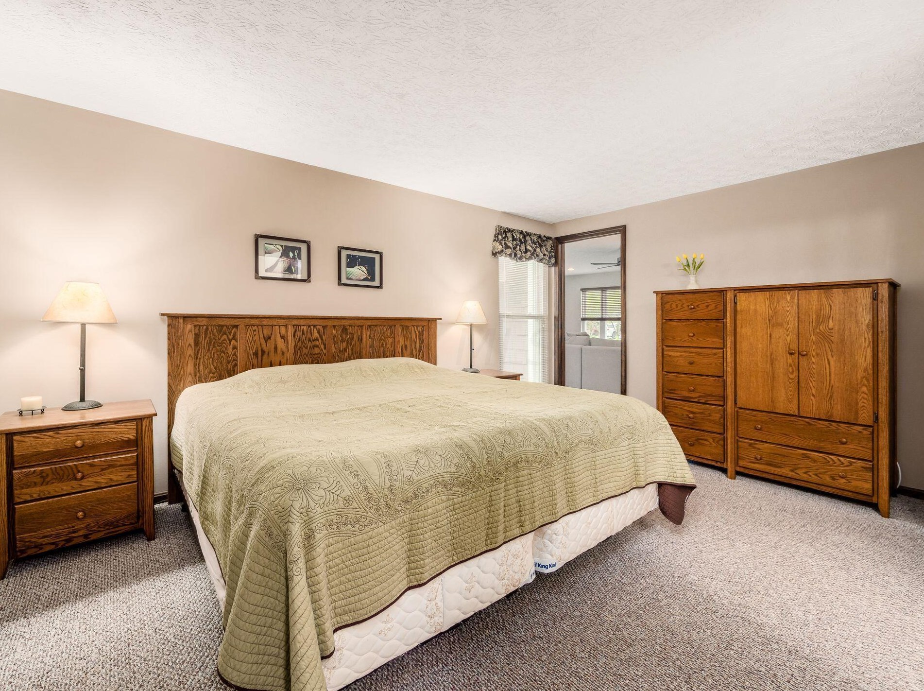 3765 Rochfort Brg Dr, Columbus OH 43221-4579 exterior