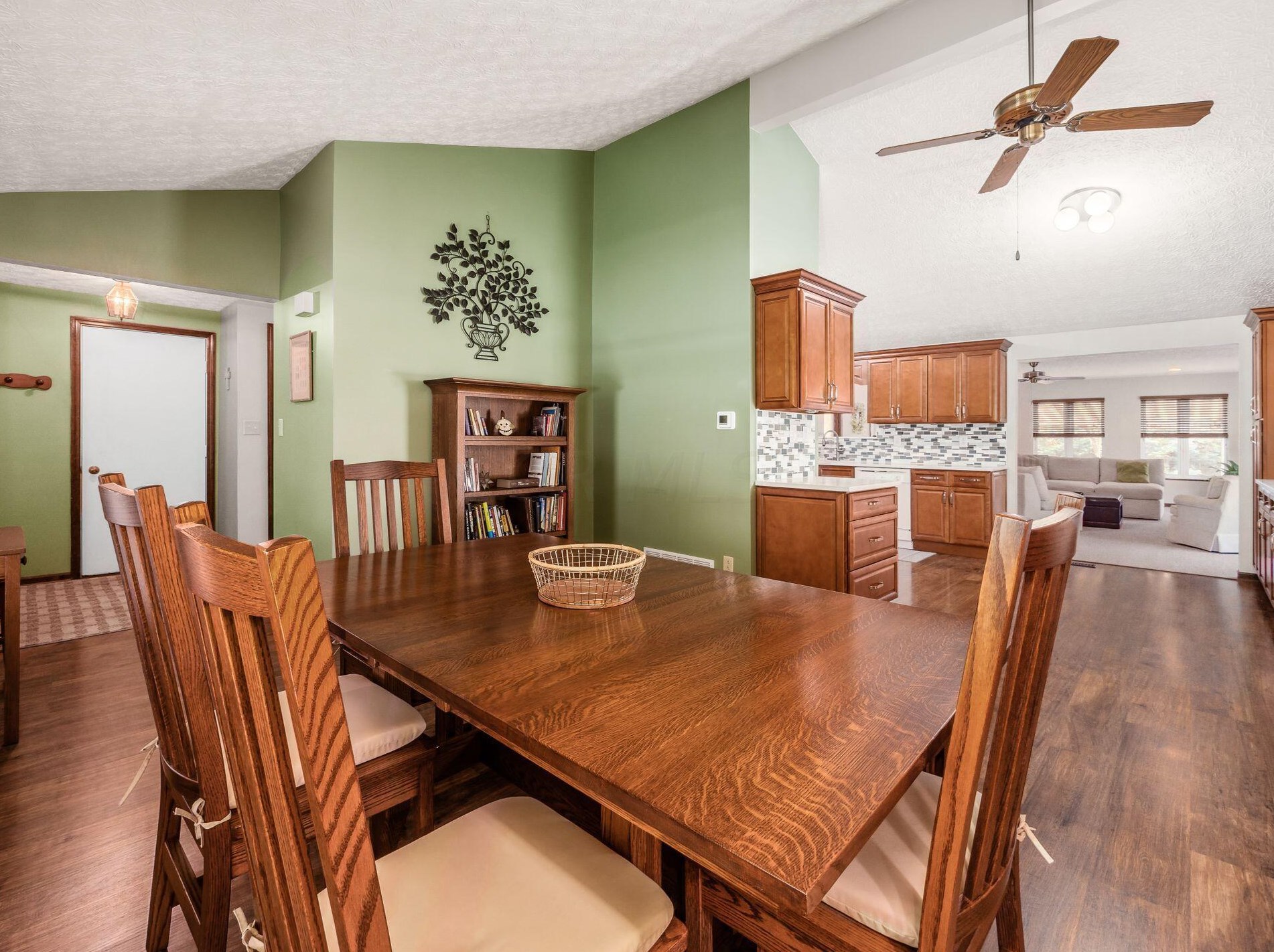 3765 Rochfort Brg Dr, Columbus OH 43221-4579 exterior