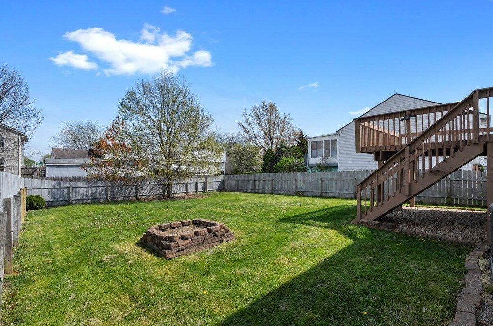 994 Bootman Dr, Columbus OH  43228-8203 exterior