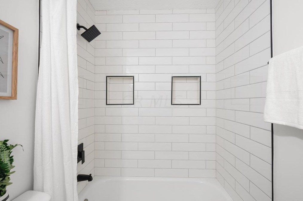 994 Bootman Dr, Columbus OH  43228-8203 exterior