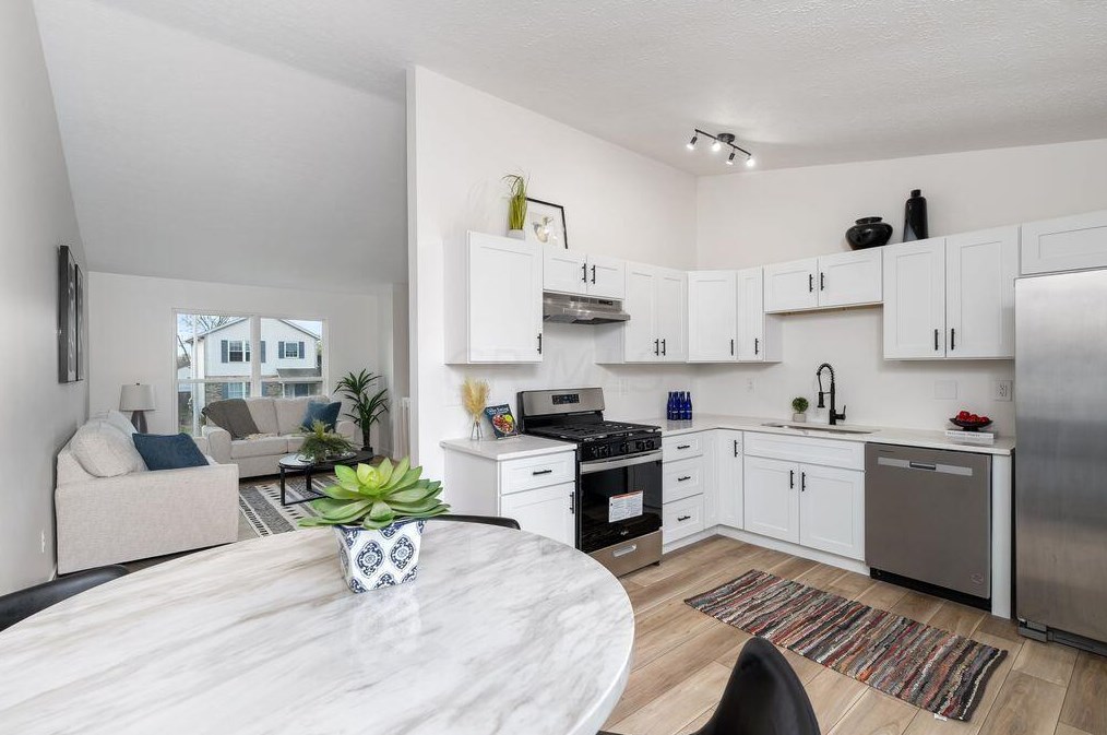 994 Bootman Dr, Columbus OH  43228-8203 exterior