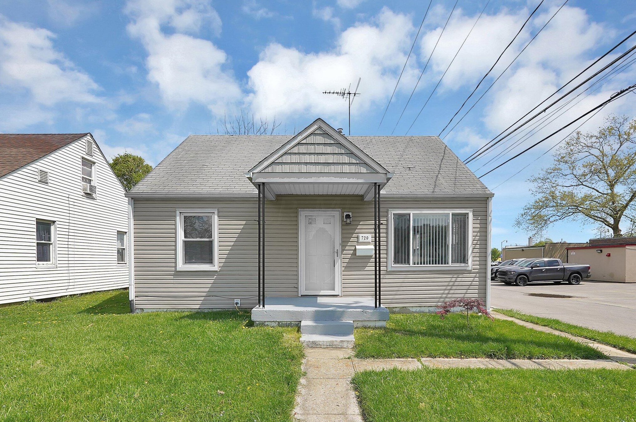 720 Hampton Rd, Columbus OH  43213-2730 exterior