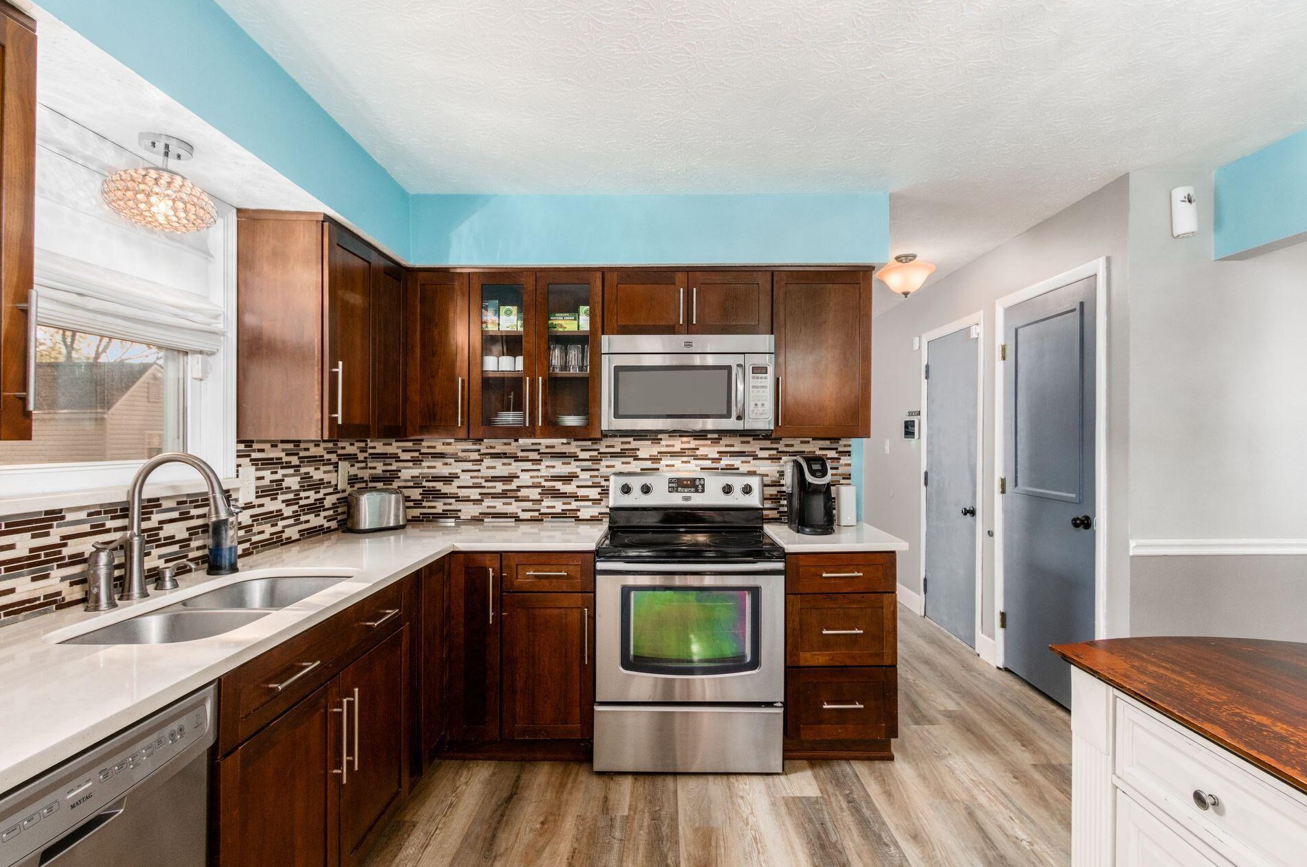 7646 Yosemite Dr, Columbus OH  43085-1535 exterior