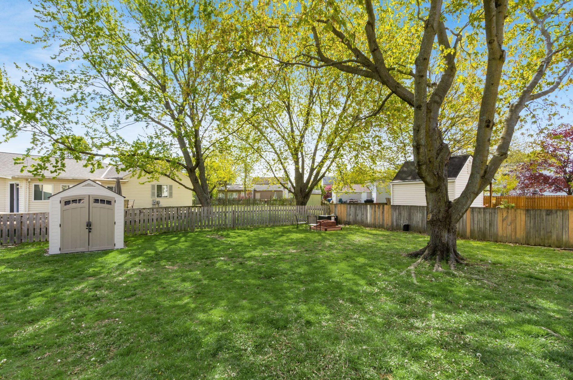 7646 Yosemite Dr, Columbus OH  43085-1535 exterior