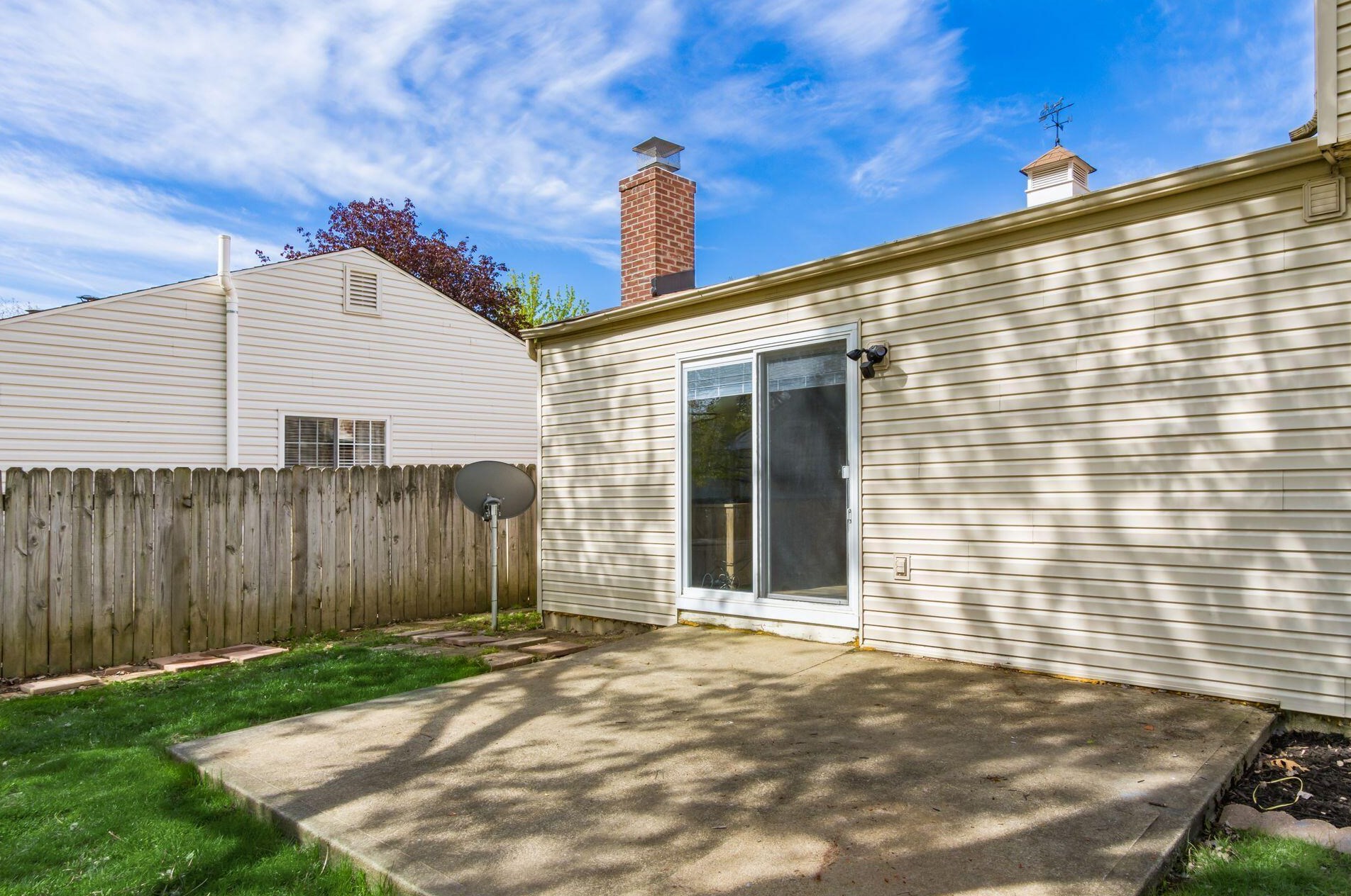 7646 Yosemite Dr, Columbus OH  43085-1535 exterior