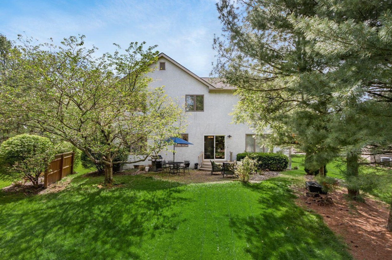 548 Kingfisher Dr, Westerville OH  43082-1064 exterior