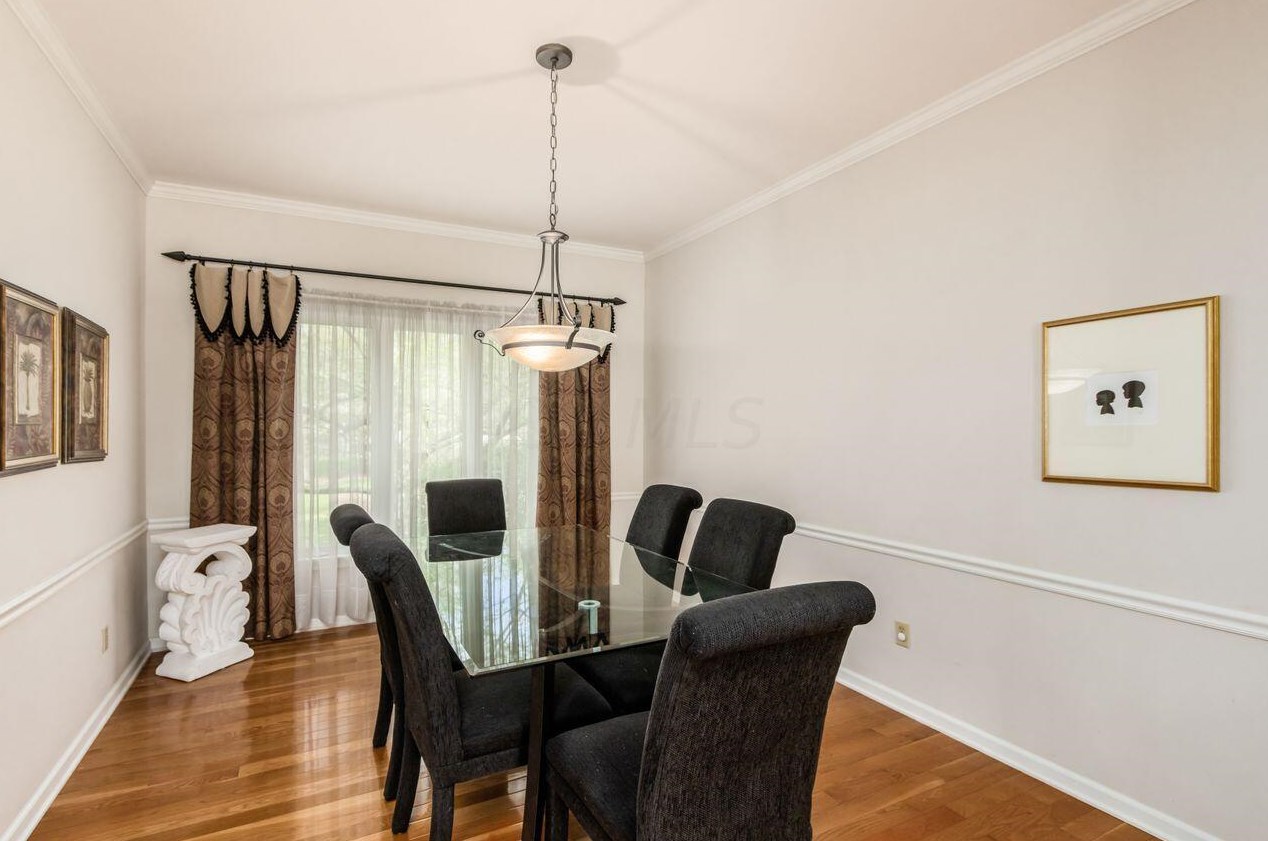 548 Kingfisher Dr, Westerville OH  43082-1064 exterior