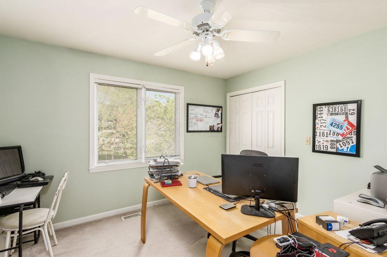 548 Kingfisher Dr, Westerville OH  43082-1064 exterior