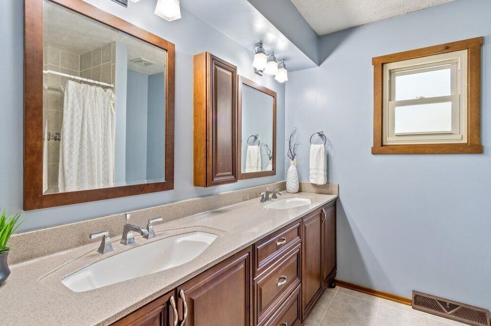 5349 Aryshire Dr, Dublin OH  43017-9424 exterior