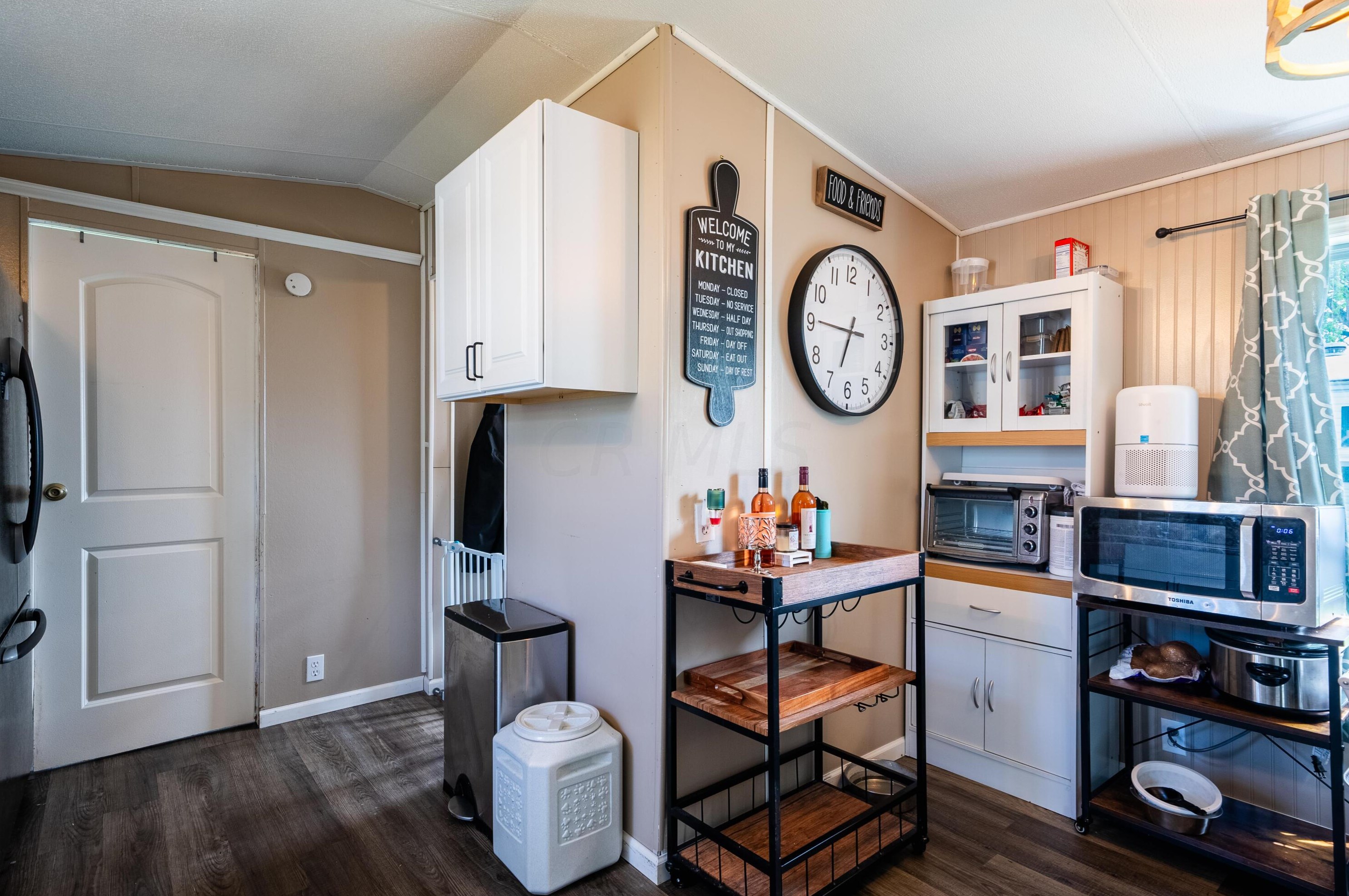 101 Woodfield Pl, Ashville OH  43103-2000 exterior