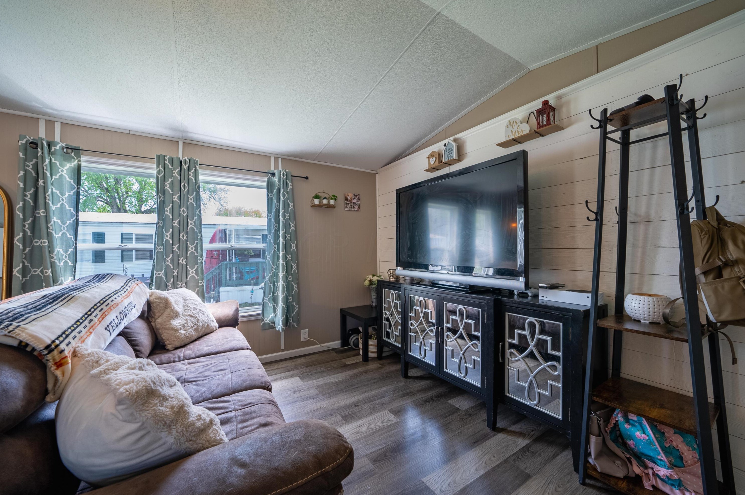 101 Woodfield Pl, Ashville OH  43103-2000 exterior