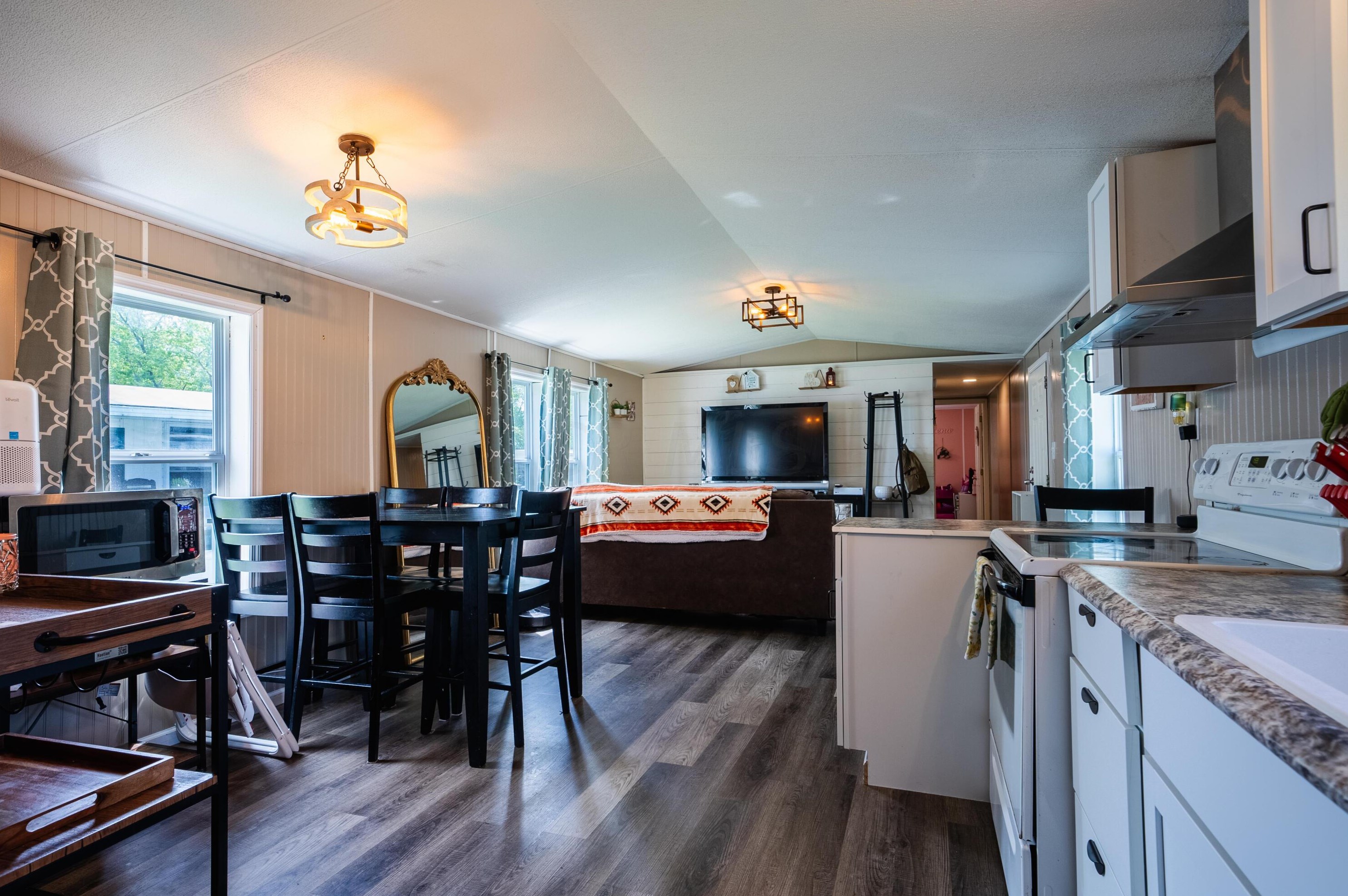 101 Woodfield Pl, Ashville OH  43103-2000 exterior