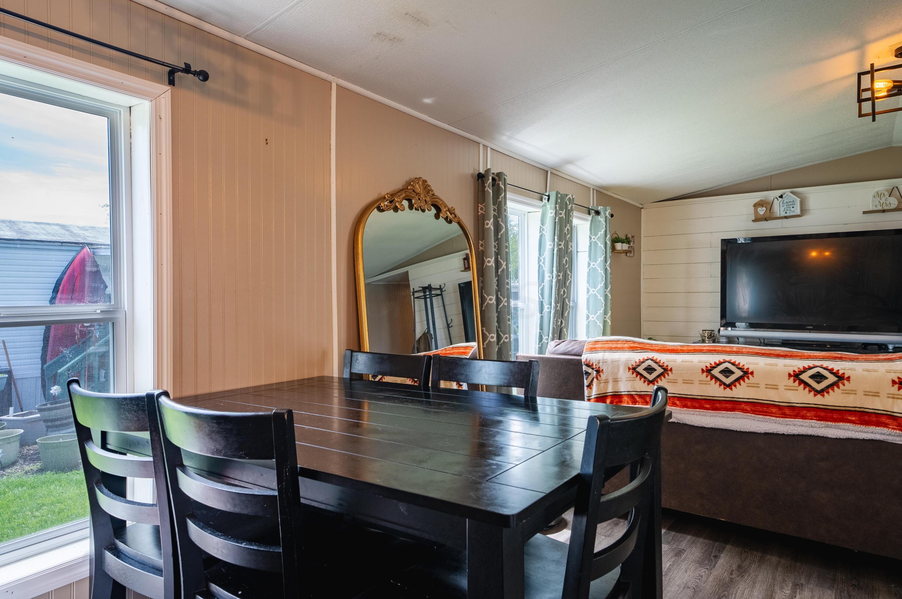 101 Woodfield Pl, Ashville OH  43103-2000 exterior