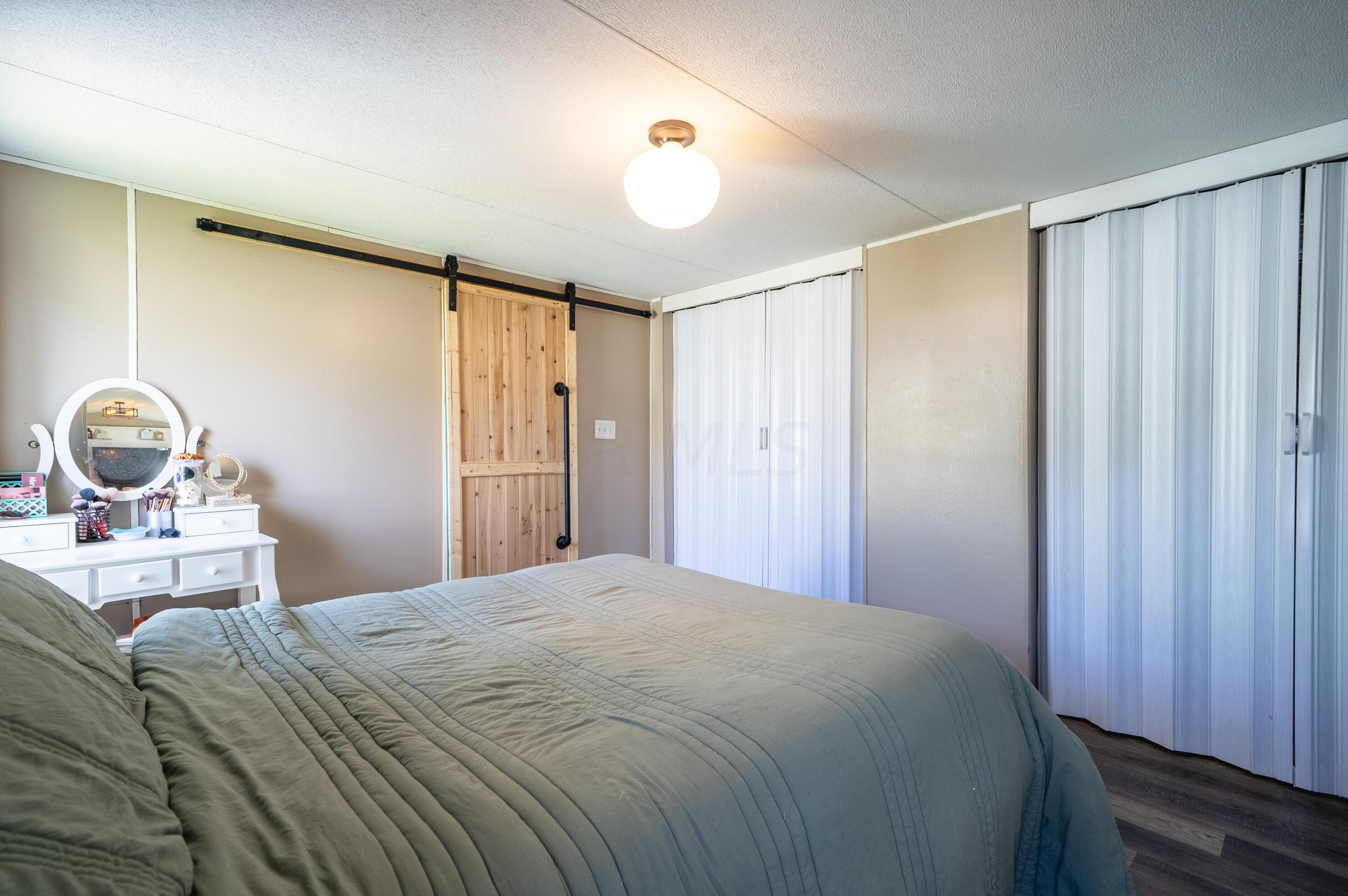 101 Woodfield Pl, Ashville OH  43103-2000 exterior