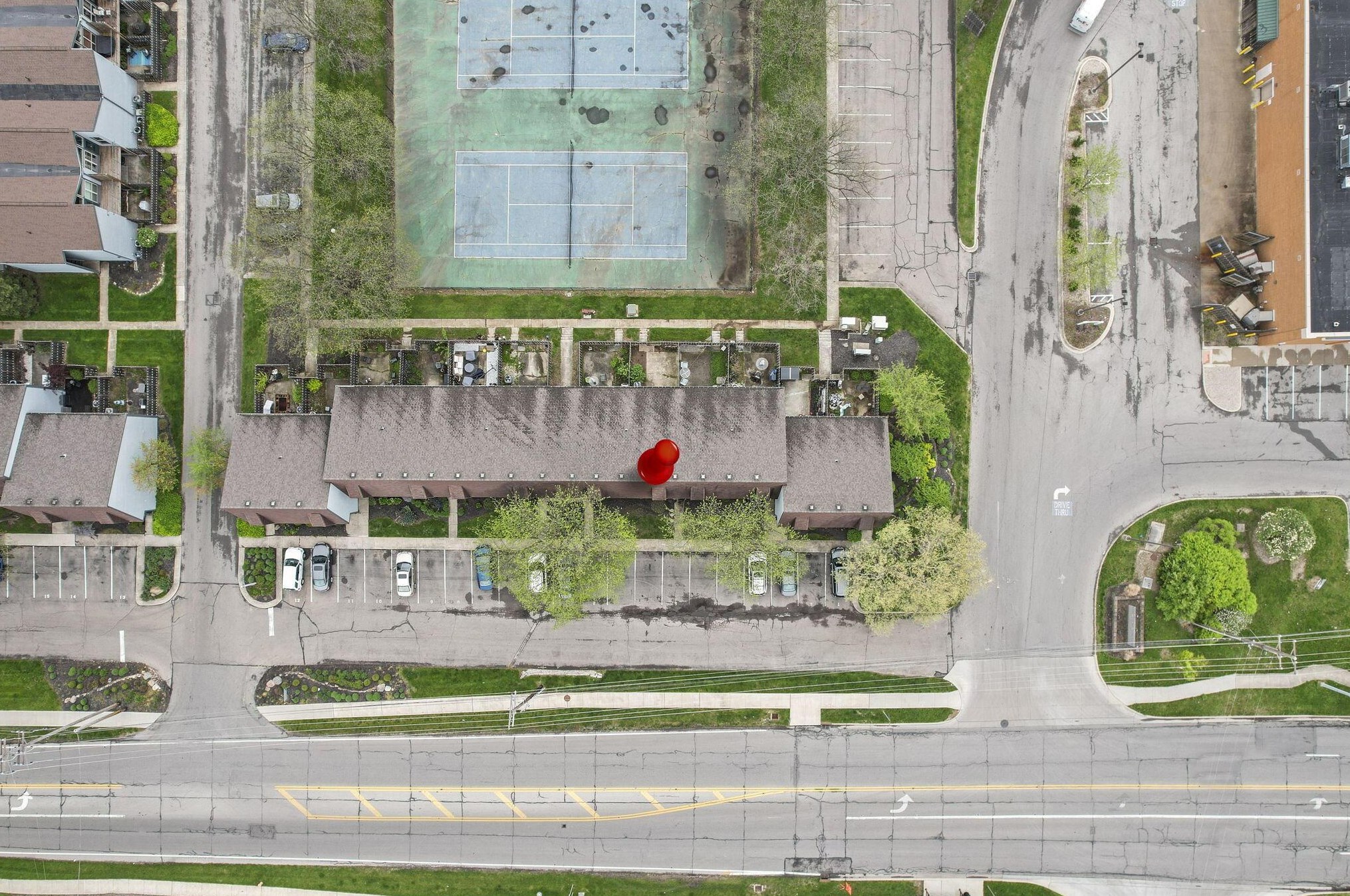 4660 Charecote Ln, Columbus OH  43220-3522 exterior