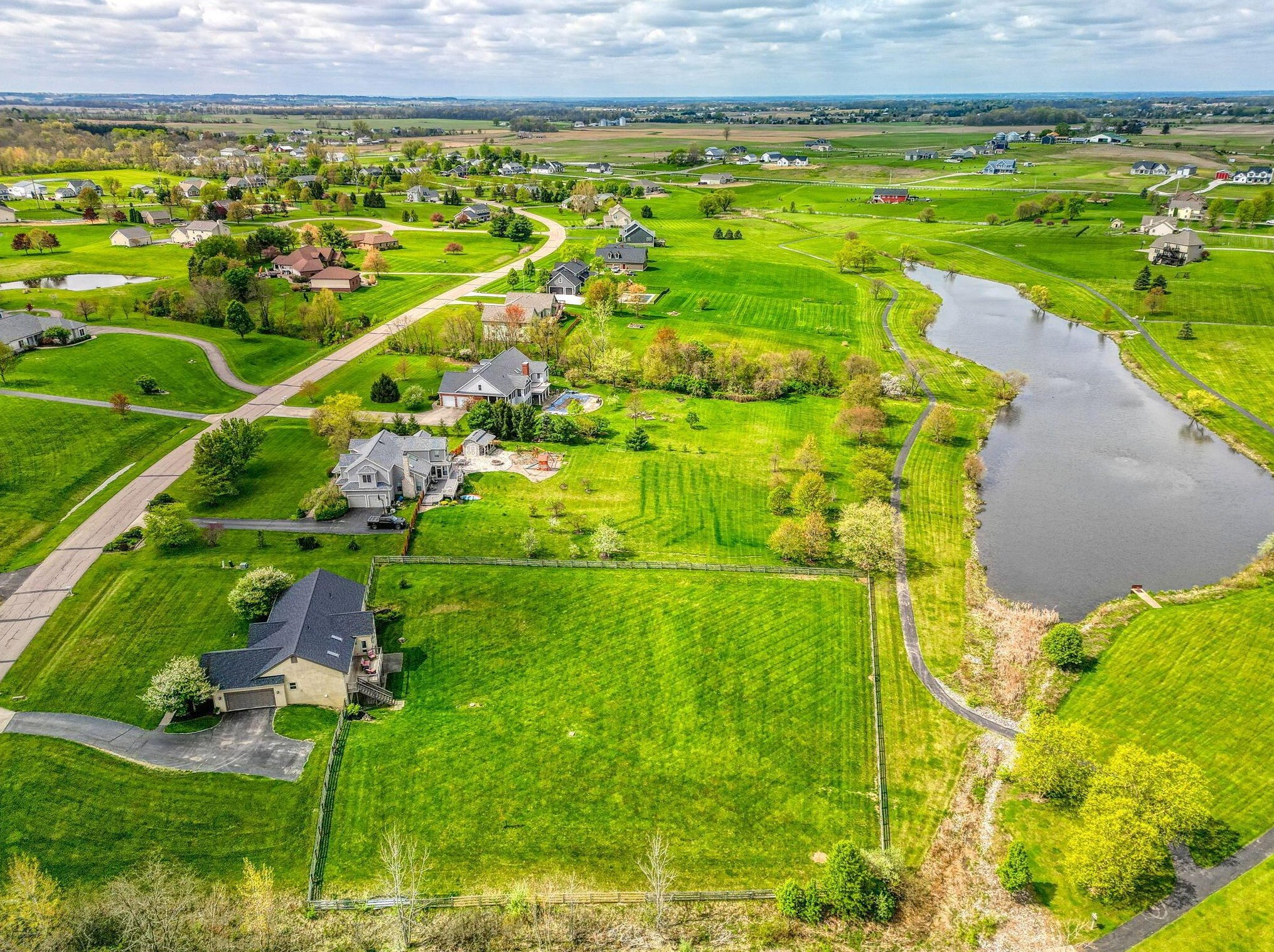 1887 Glenhurst Dr, Lancaster OH 43130-7951 exterior