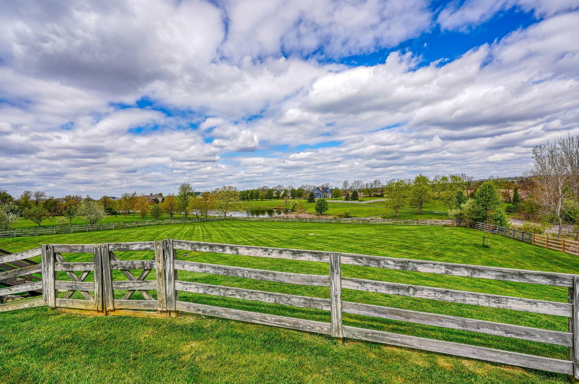 1887 Glenhurst Dr, Lancaster OH 43130-7951 exterior