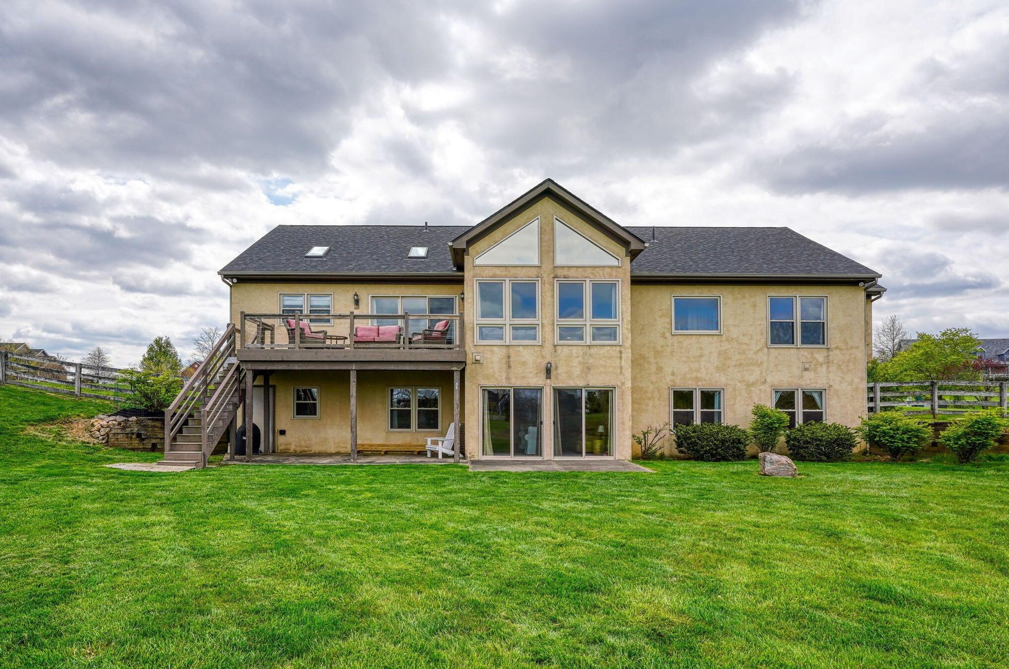 1887 Glenhurst Dr, Lancaster OH 43130-7951 exterior