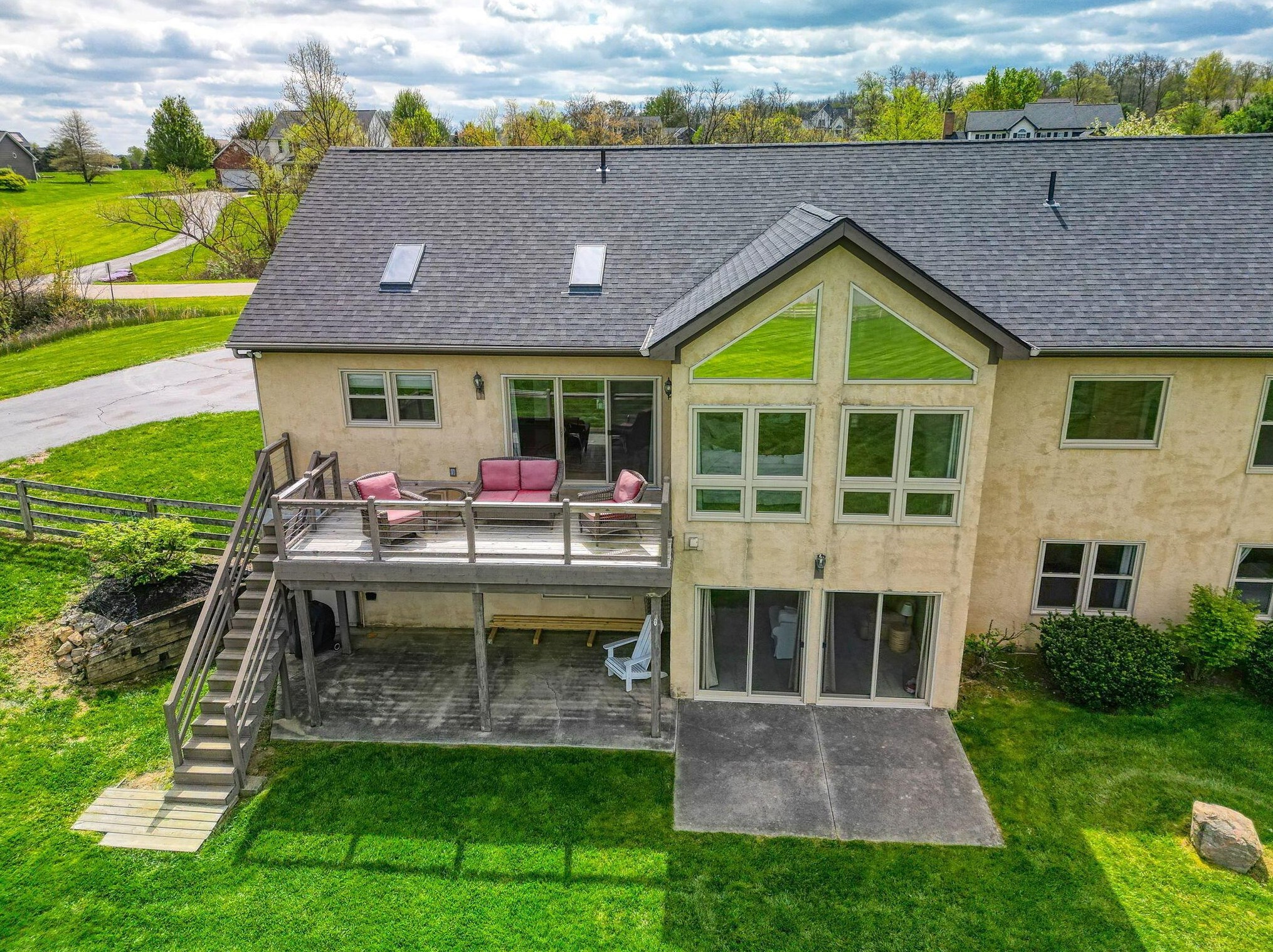 1887 Glenhurst Dr, Lancaster OH 43130-7951 exterior