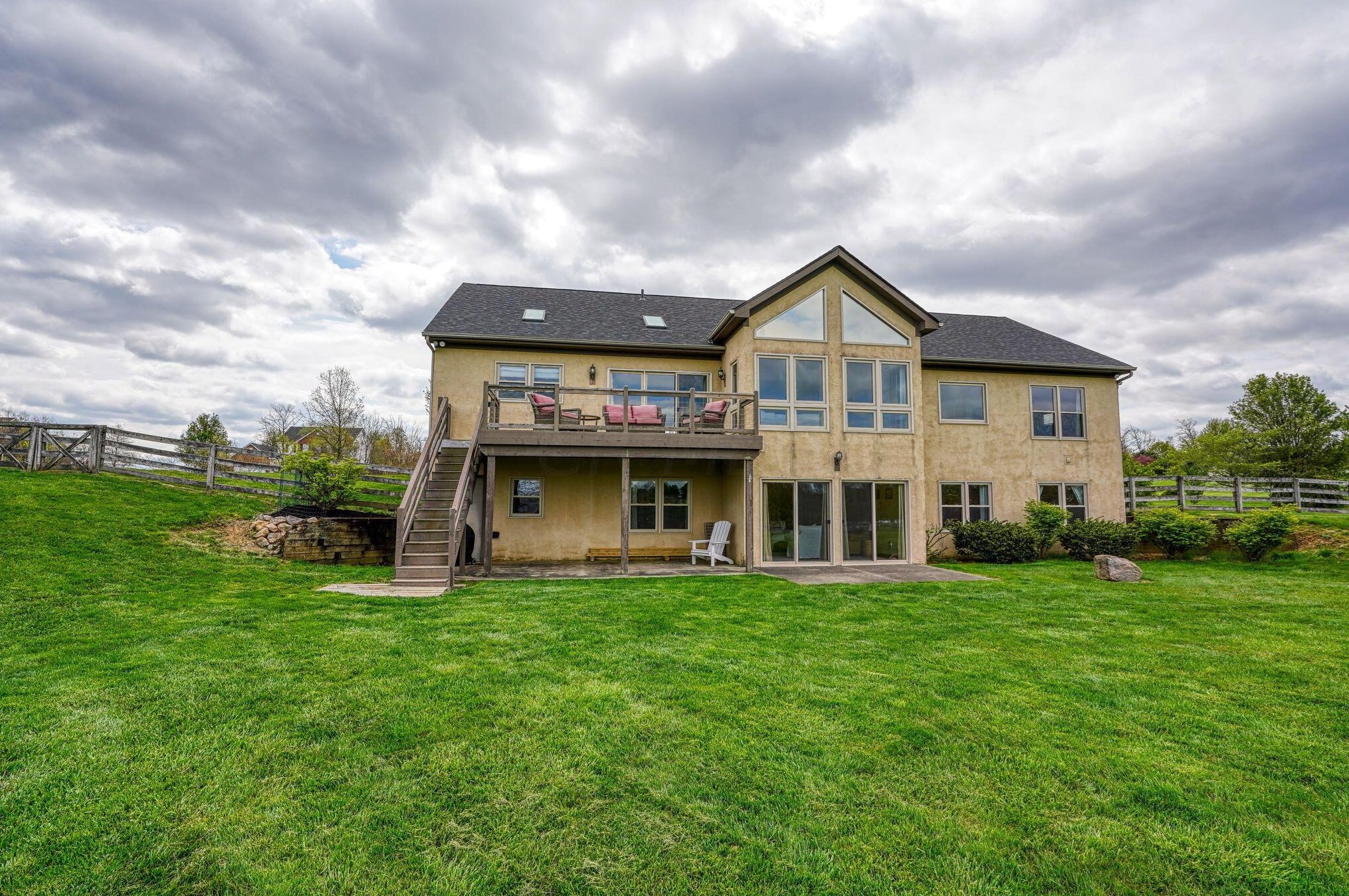 1887 Glenhurst Dr, Lancaster OH 43130-7951 exterior