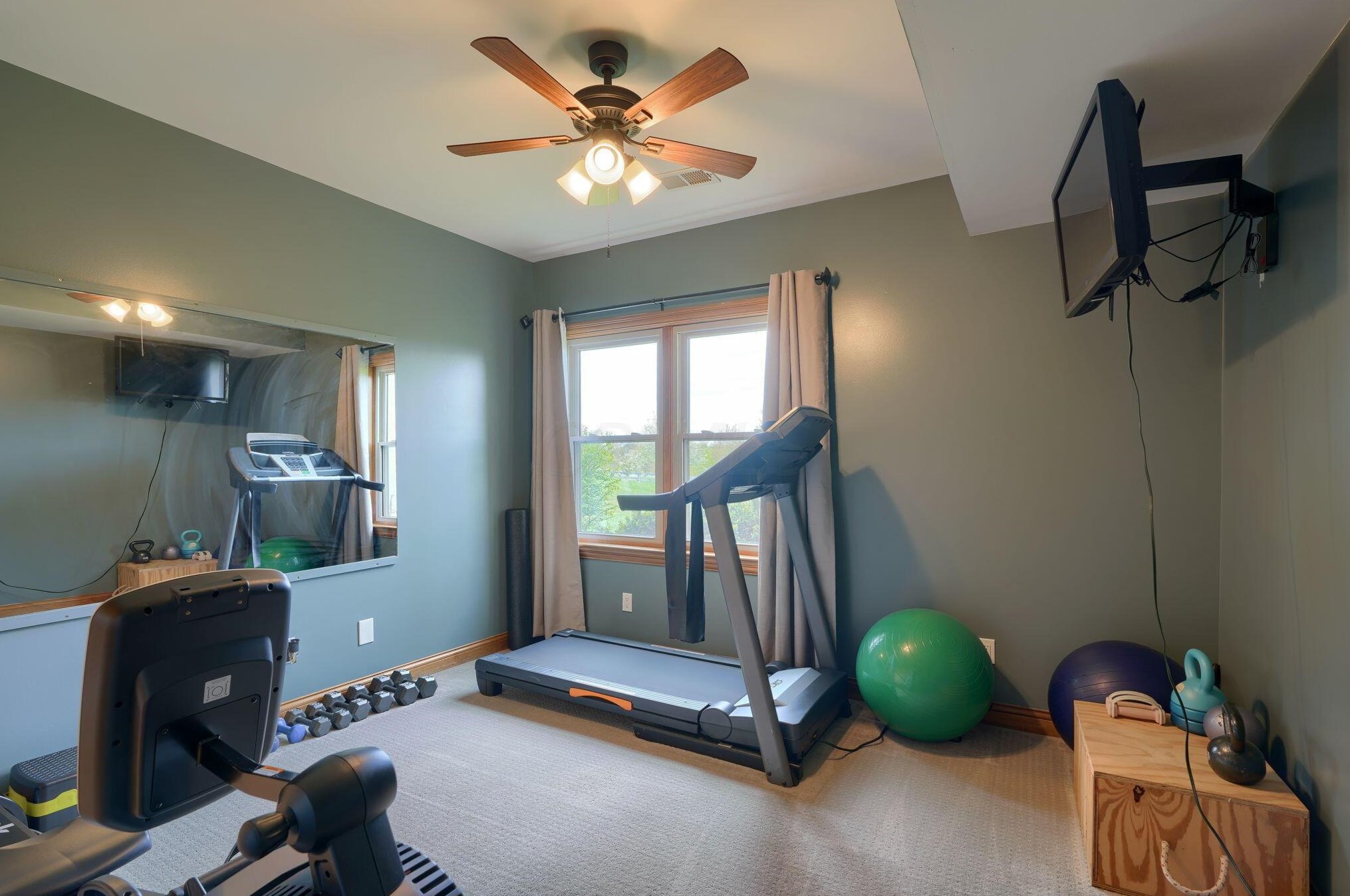 1887 Glenhurst Dr, Lancaster OH 43130-7951 exterior