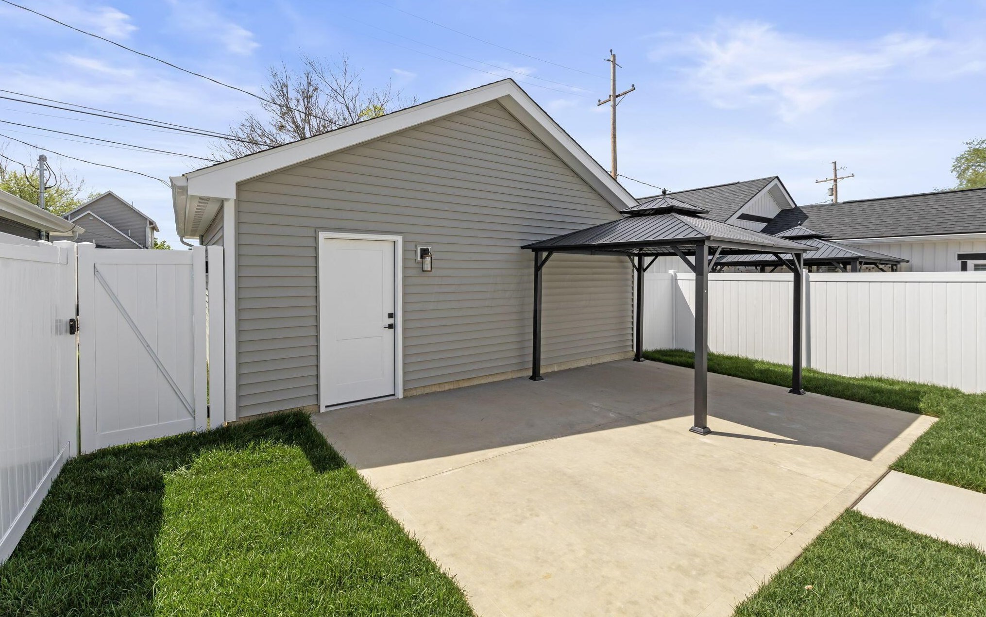 639 Kossuth St, Columbus OH 43206-2214 exterior