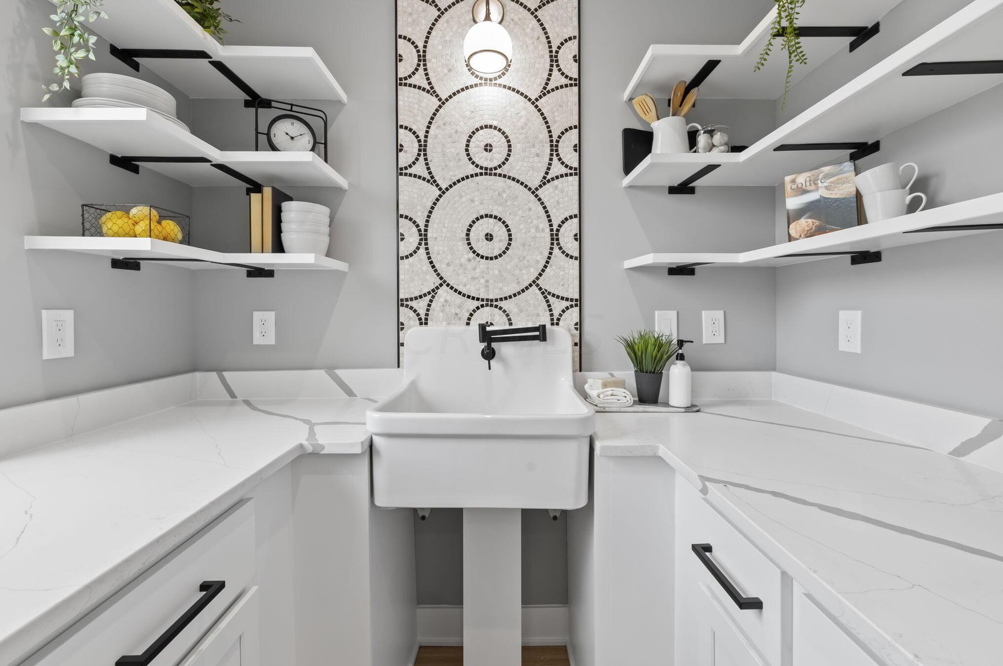 639 Kossuth St, Columbus OH 43206-2214 exterior