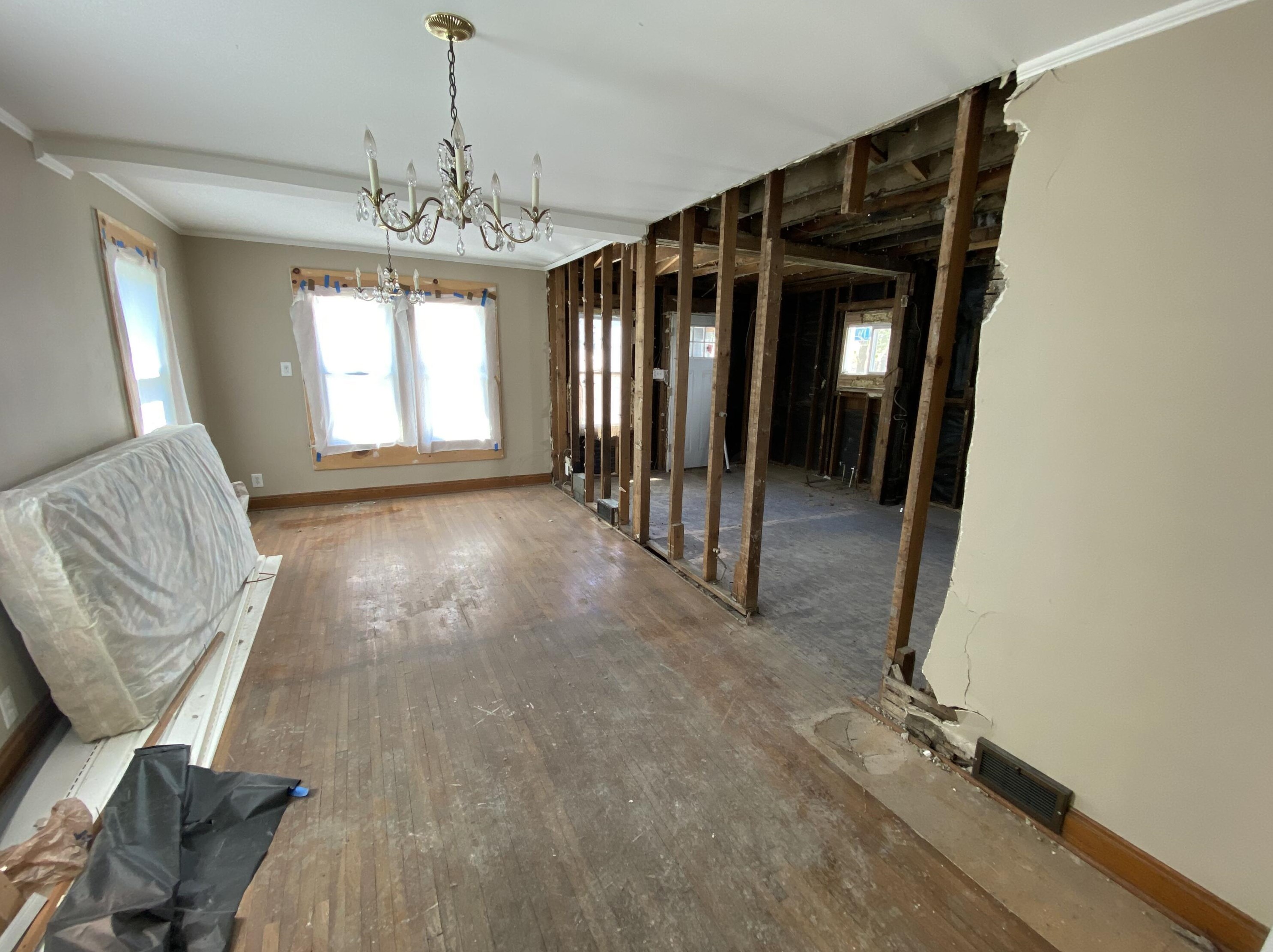 689 Eureka Ave, Columbus OH  43204-2915 exterior