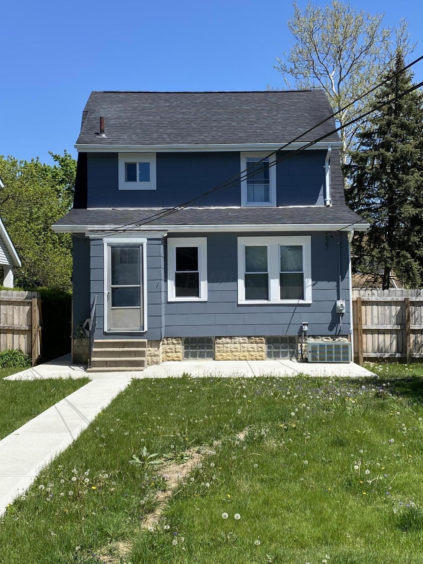 689 Eureka Ave, Columbus OH  43204-2915 exterior