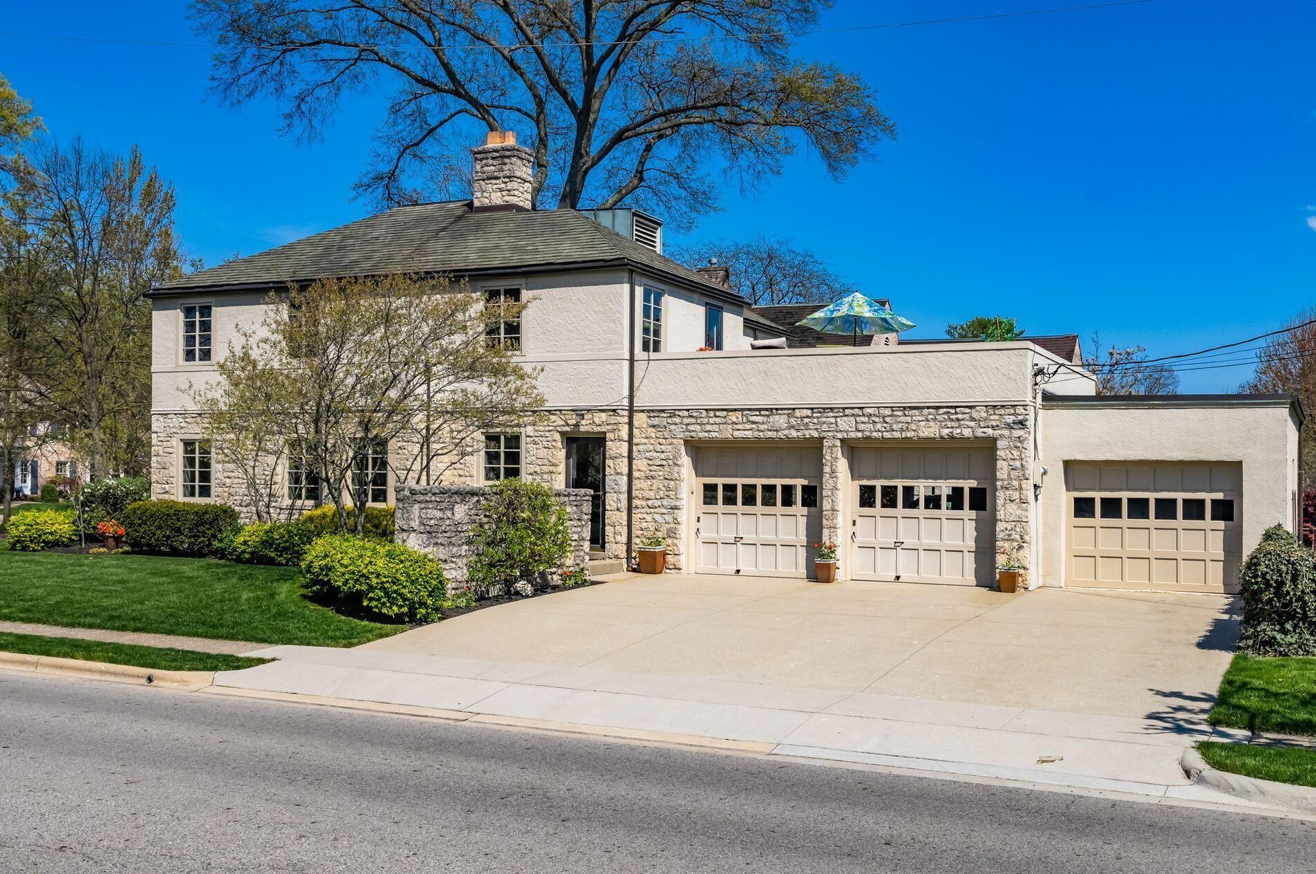 2699 Bexley Park Rd, Columbus OH 43209-2236 exterior