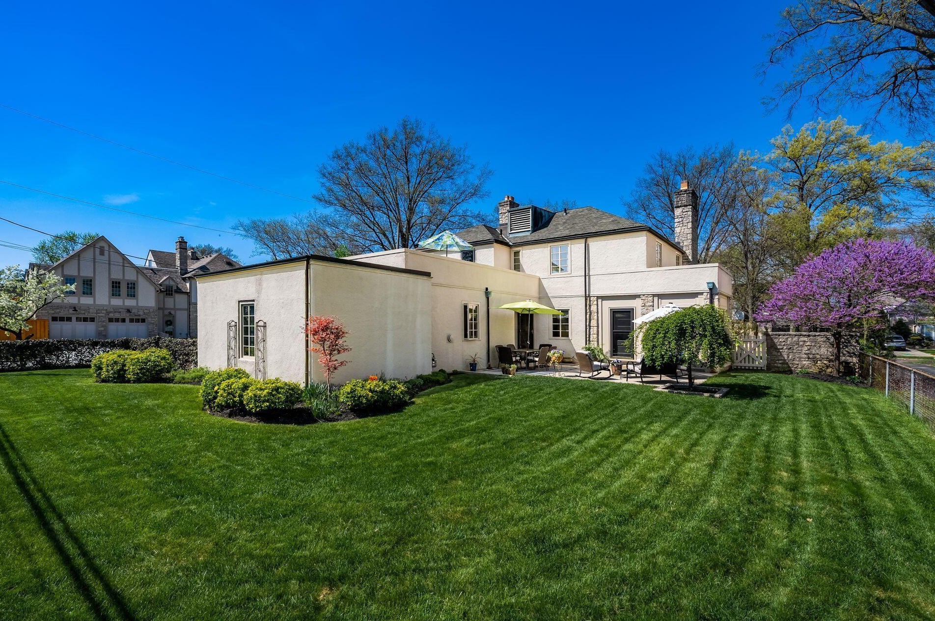 2699 Bexley Park Rd, Columbus OH 43209-2236 exterior