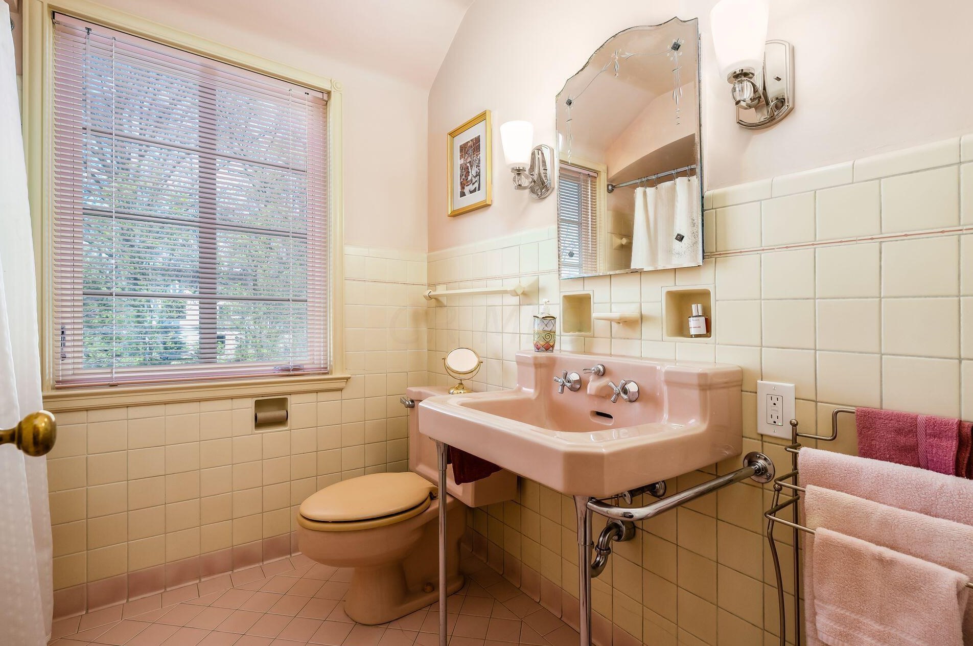 2699 Bexley Park Rd, Columbus OH 43209-2236 exterior