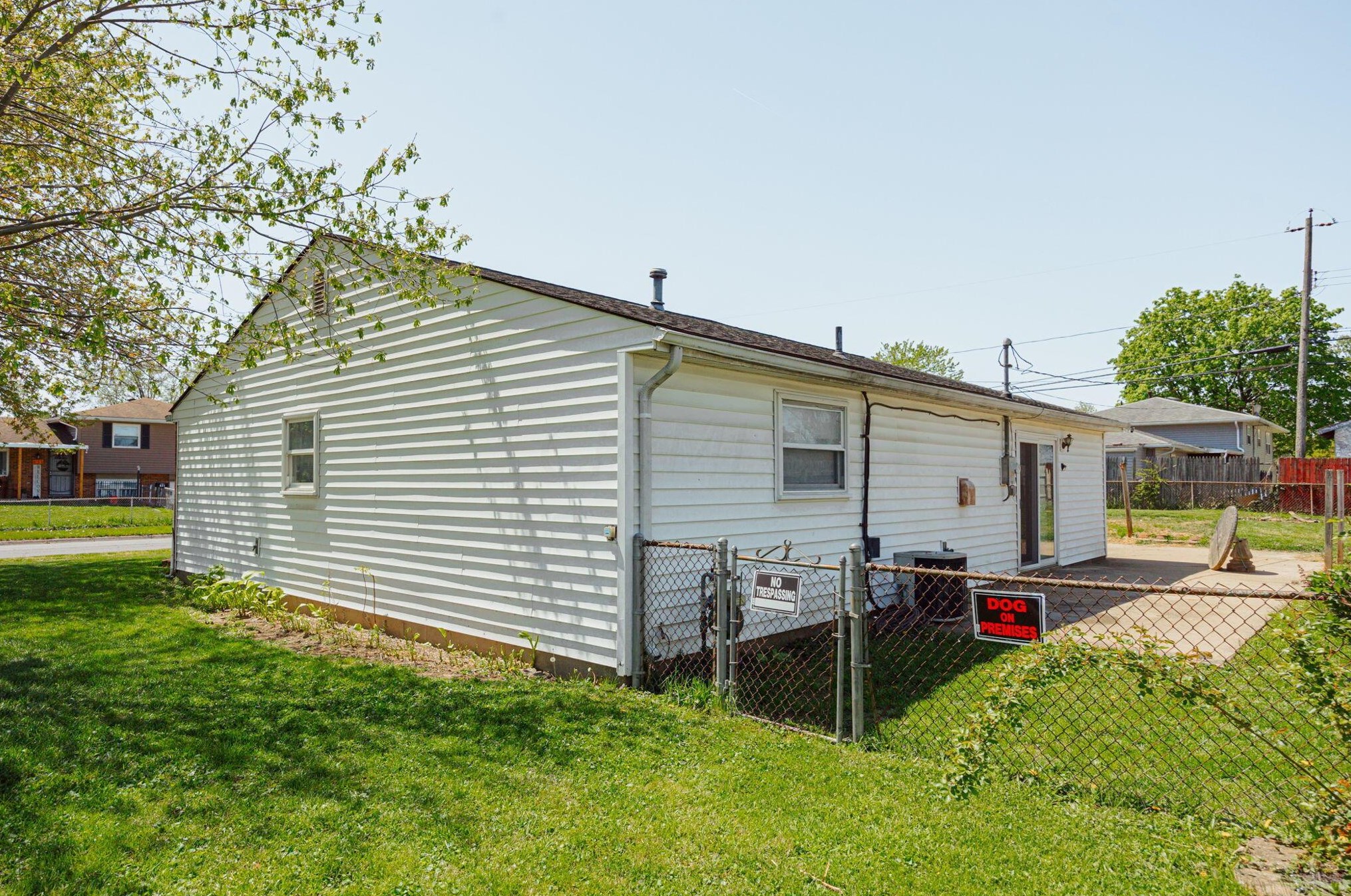 630 Harland Dr, Columbus OH 43207-4144 exterior