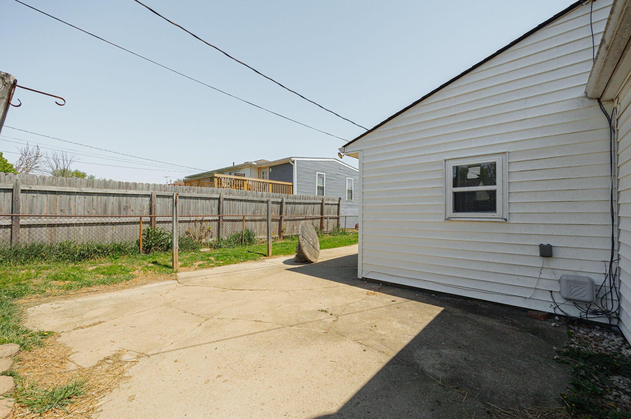 630 Harland Dr, Columbus OH 43207-4144 exterior