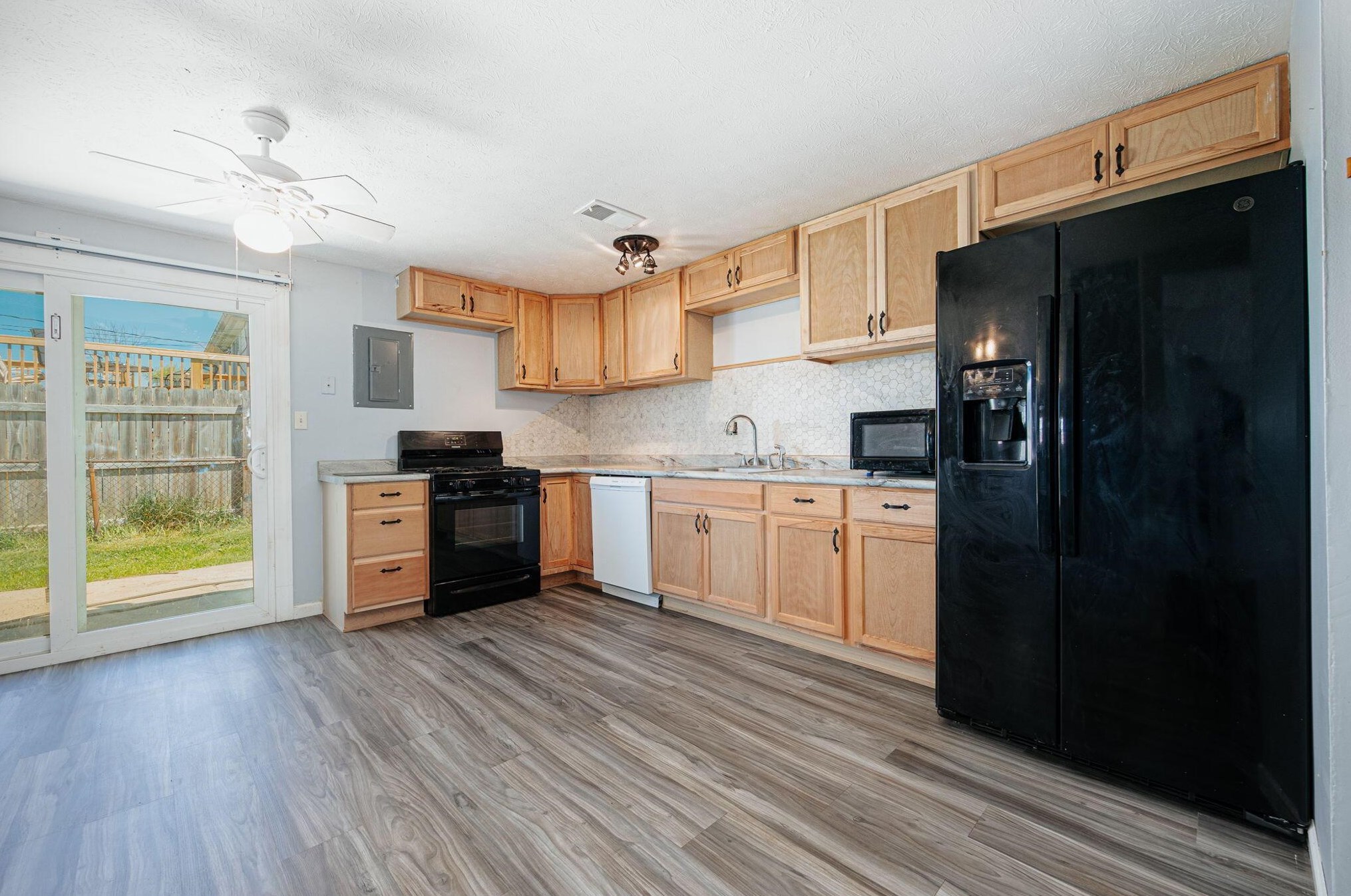 630 Harland Dr, Columbus OH 43207-4144 exterior