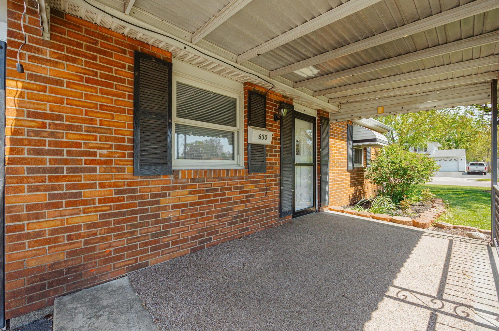 630 Harland Dr, Columbus OH 43207-4144 exterior