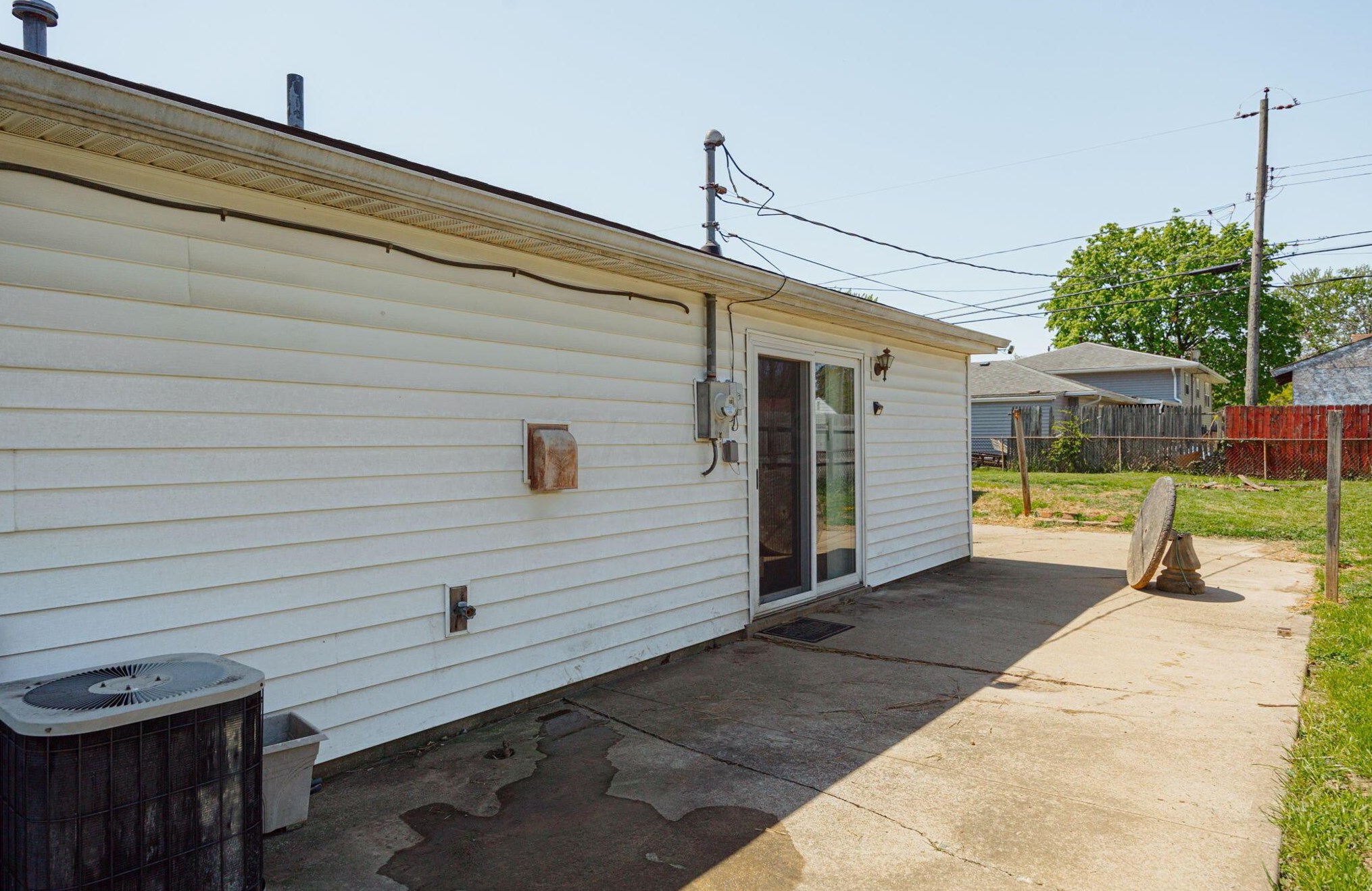 630 Harland Dr, Columbus OH 43207-4144 exterior