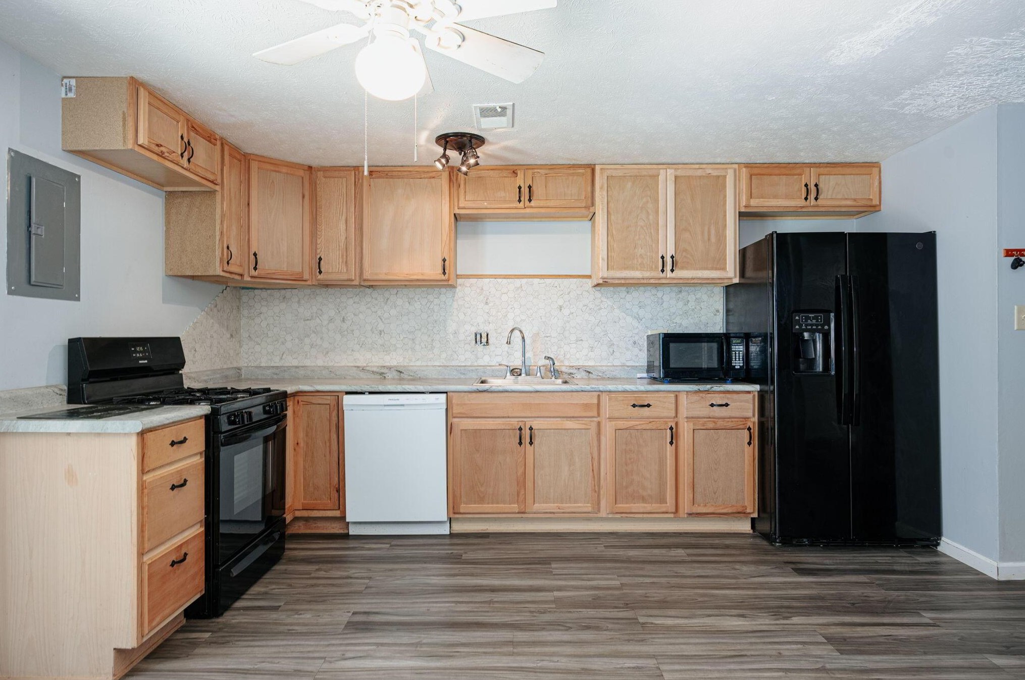 630 Harland Dr, Columbus OH 43207-4144 exterior