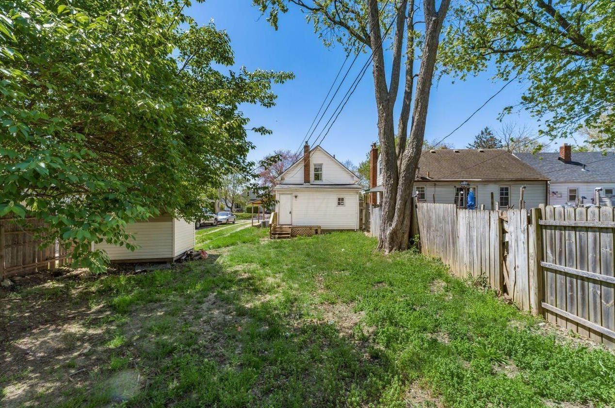 574 Hampton Rd, Columbus OH 43213-2727 exterior