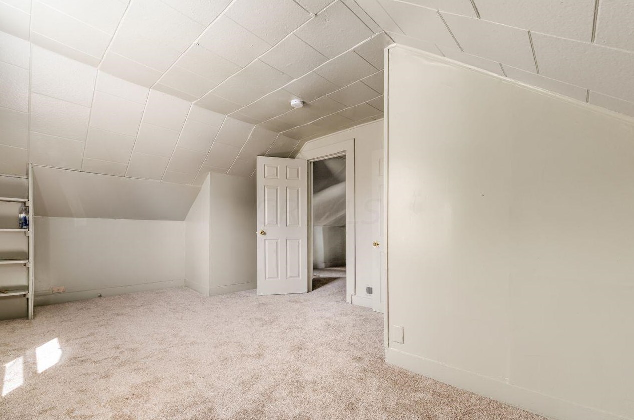 574 Hampton Rd, Columbus OH 43213-2727 exterior